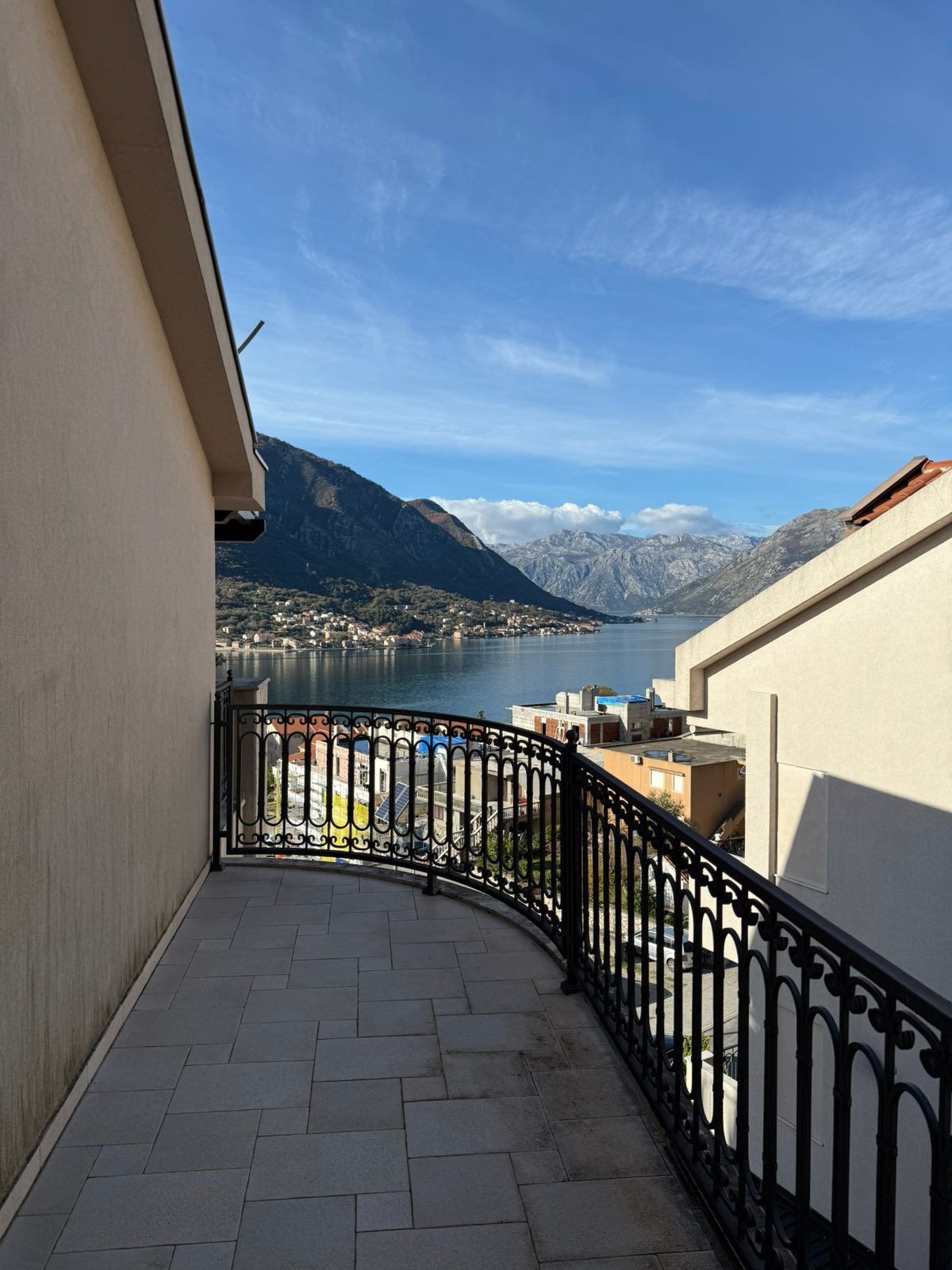 amforaproperty.com/Luksuzni dvosoban stan sa panoramskim pogledom na more, 112 m², garažno mesto – Dobrota, Kotor