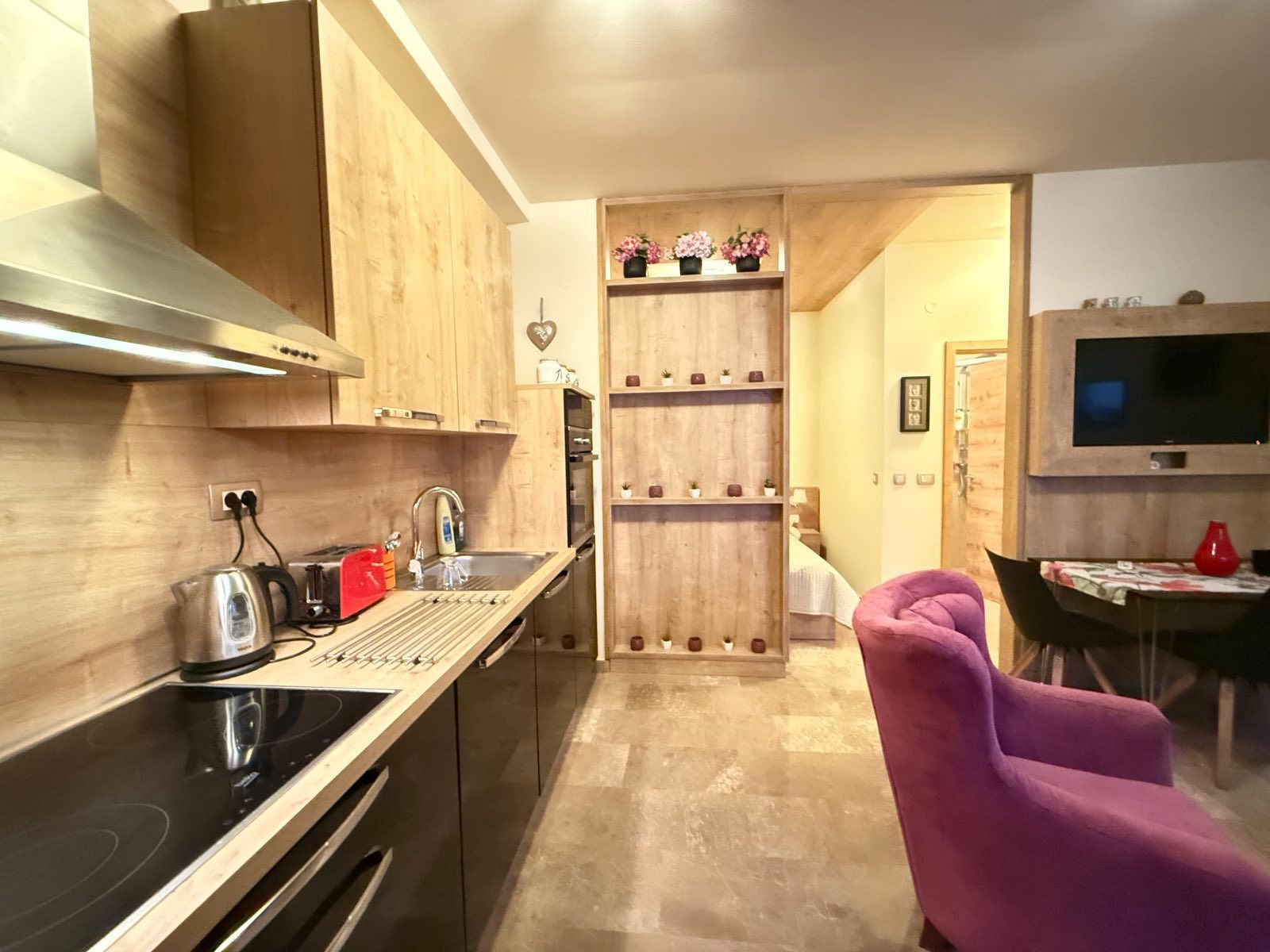 amforaproperty.com/Prodaja tri studio apartmana sa bazenom, 250 metara od mora, Dobrota, Kotor