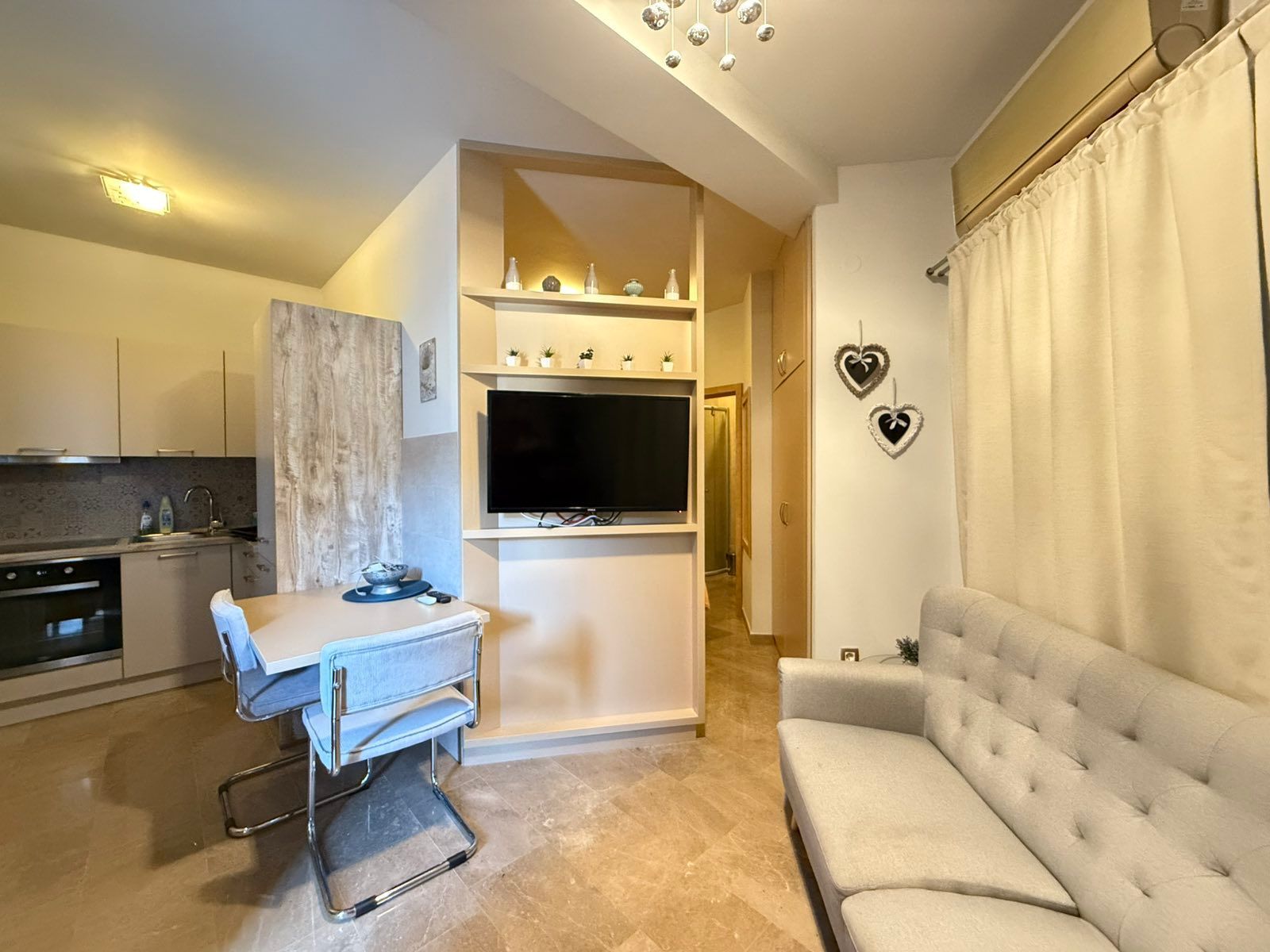 amforaproperty.com/Prodaja tri studio apartmana sa bazenom, 250 metara od mora, Dobrota, Kotor