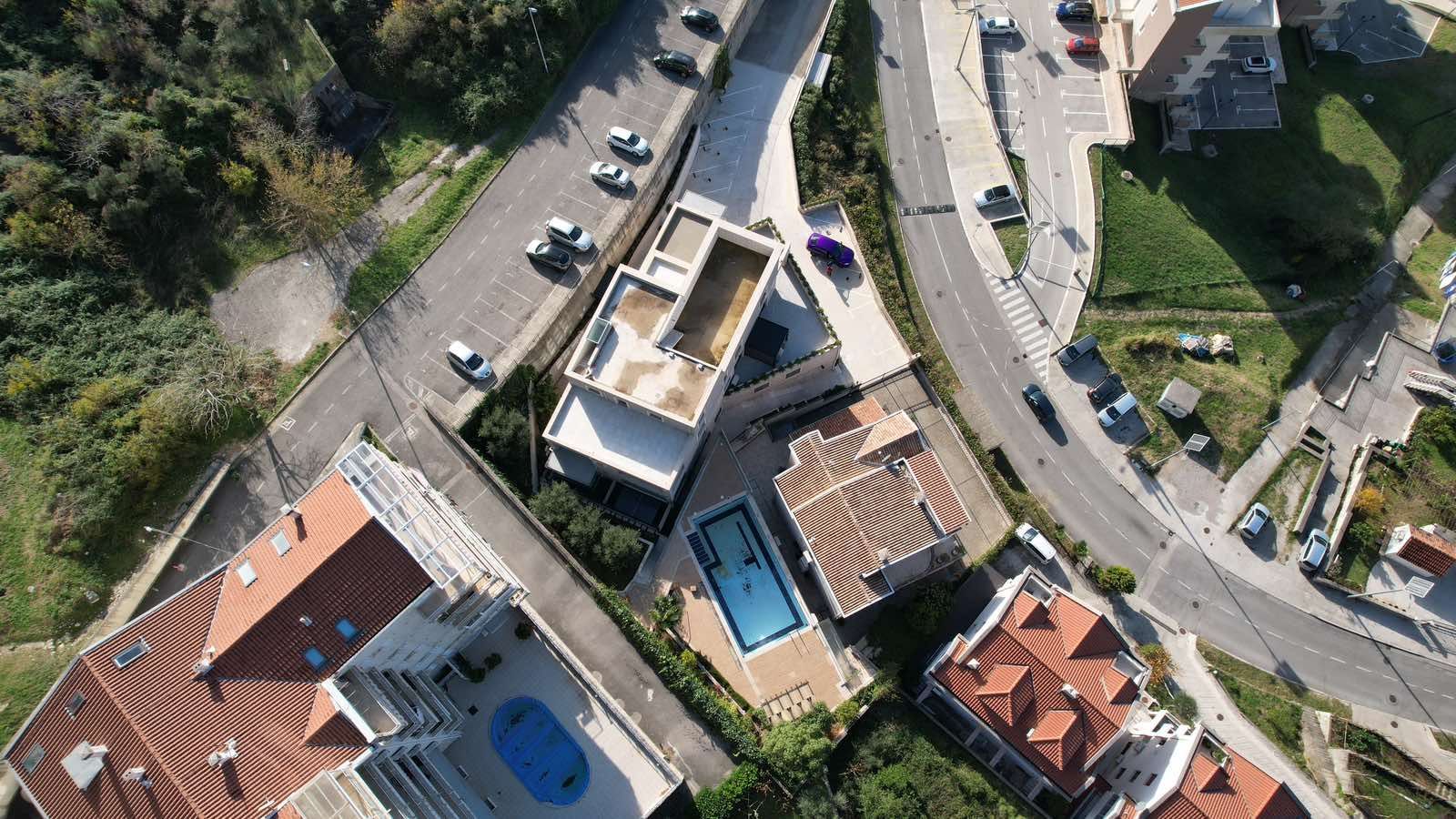 amforaproperty.com/Prodaja tri studio apartmana sa bazenom, 250 metara od mora, Dobrota, Kotor