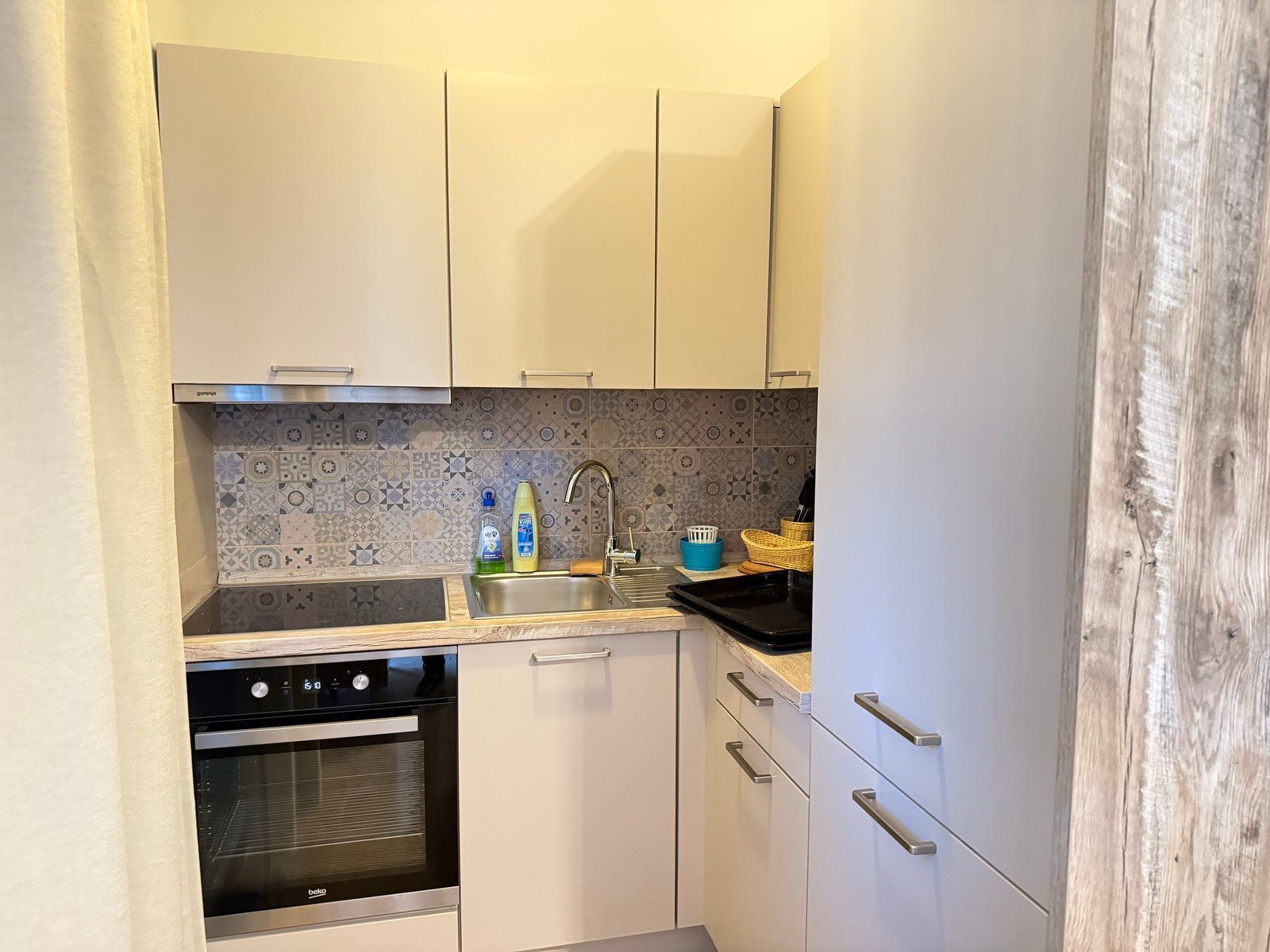 amforaproperty.com/Prodaja tri studio apartmana sa bazenom, 250 metara od mora, Dobrota, Kotor