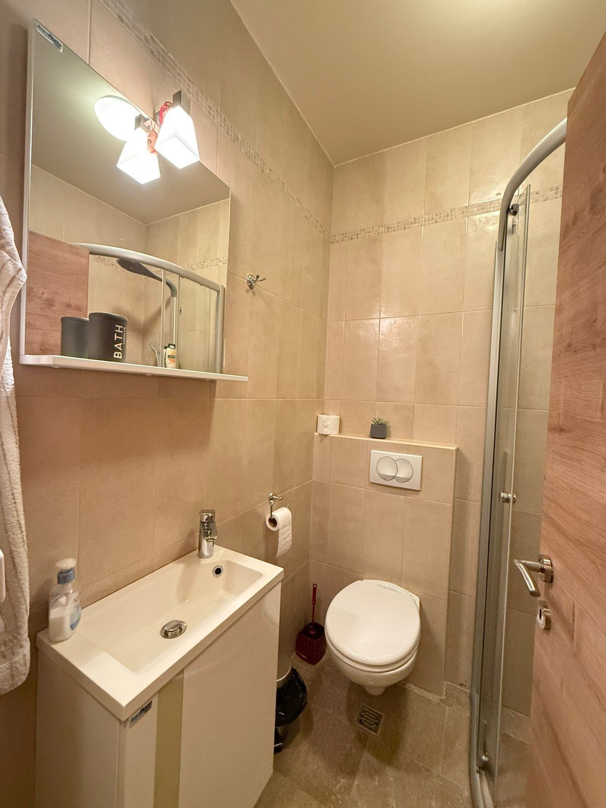 amforaproperty.com/Prodaja tri studio apartmana sa bazenom, 250 metara od mora, Dobrota, Kotor