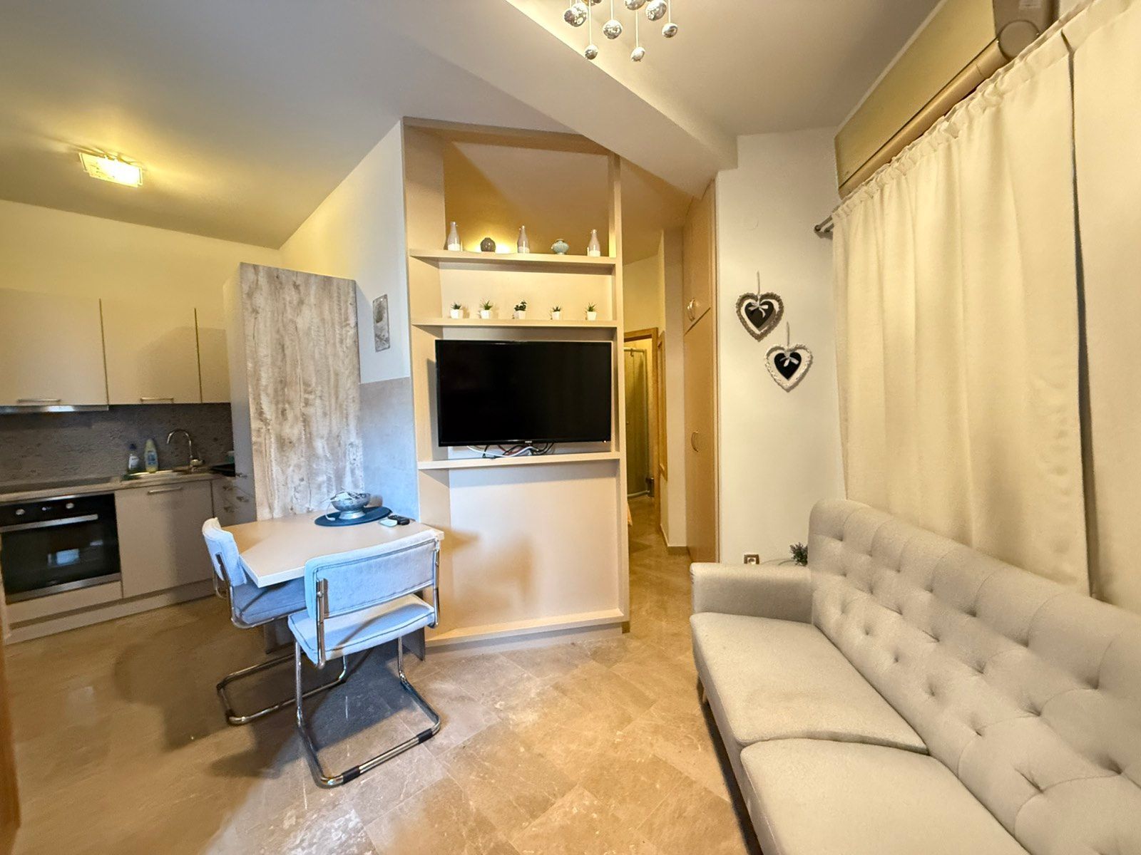 amforaproperty.com/Prodaja tri studio apartmana sa bazenom, 250 metara od mora, Dobrota, Kotor