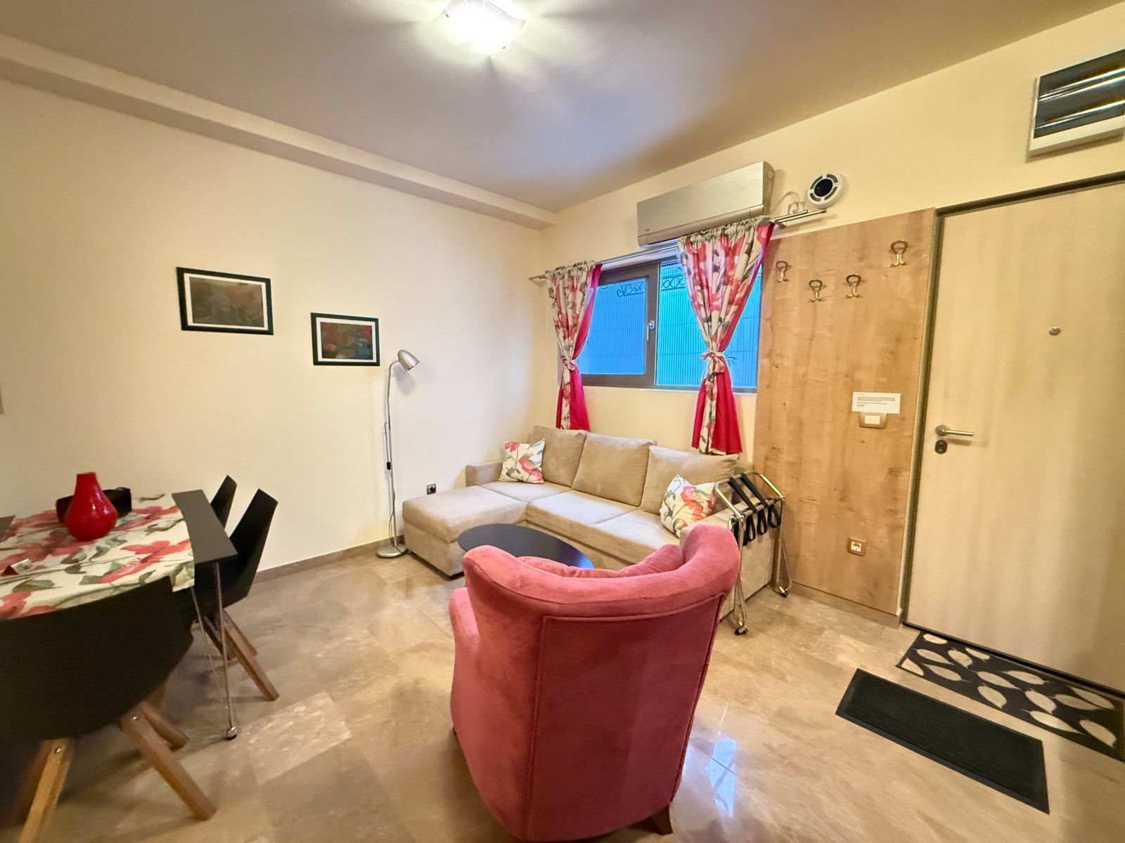 amforaproperty.com/Prodaja tri studio apartmana sa bazenom, 250 metara od mora, Dobrota, Kotor