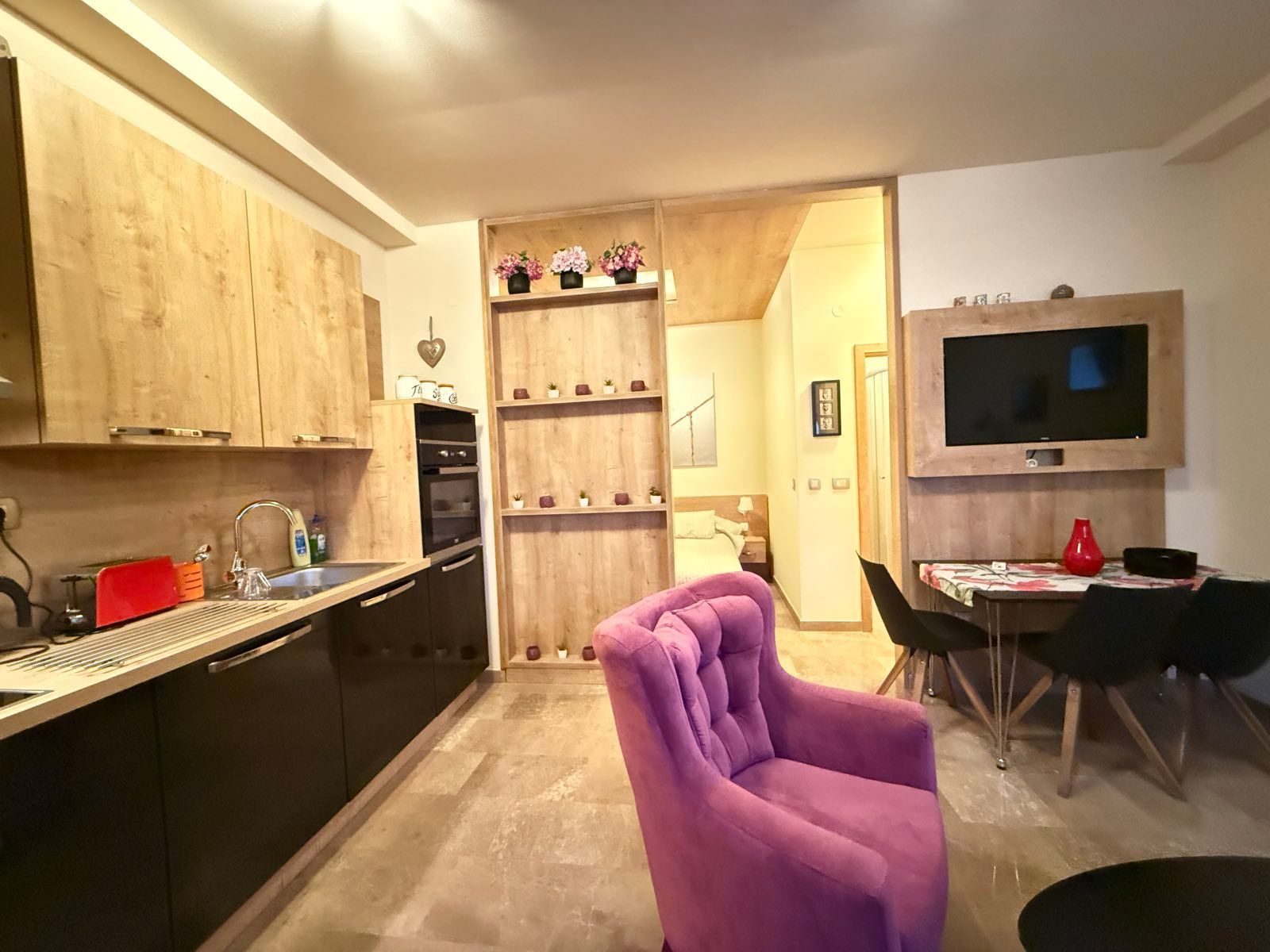 amforaproperty.com/Prodaja tri studio apartmana sa bazenom, 250 metara od mora, Dobrota, Kotor