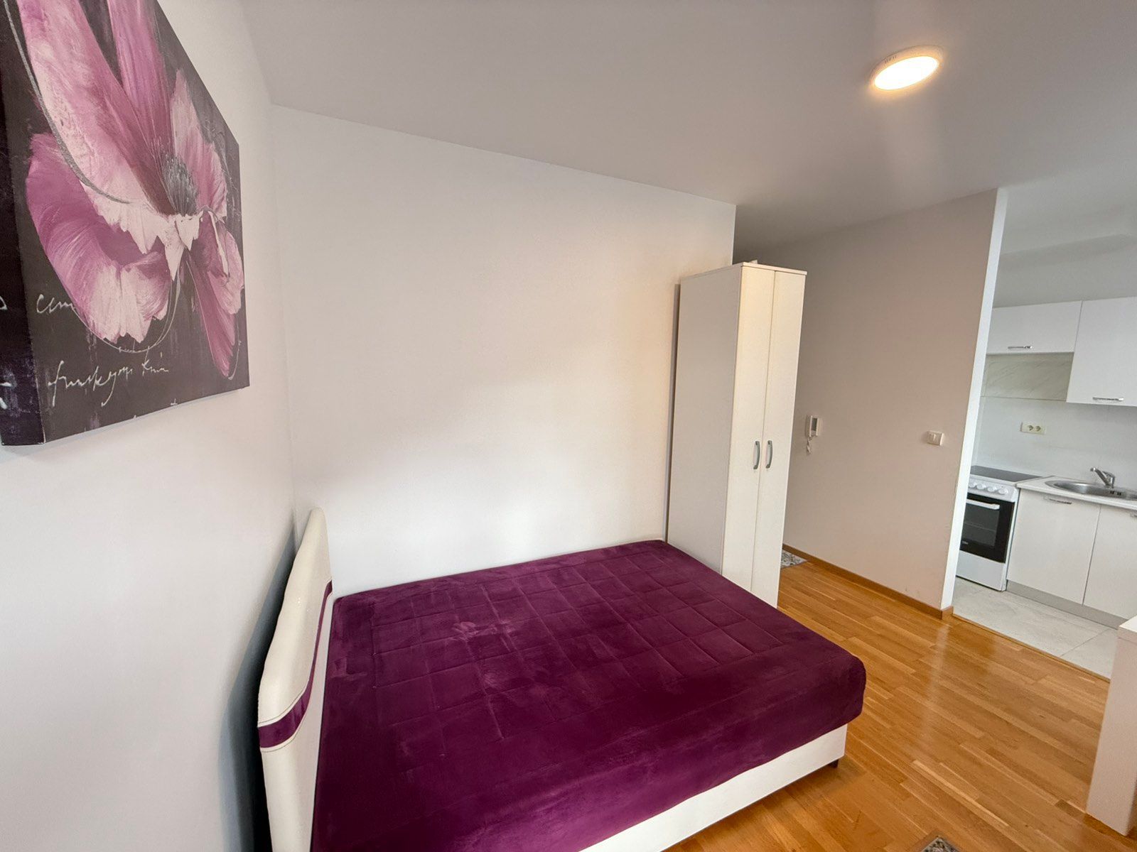 amforaproperty.com/Moderno opremljen studio apartman u Budvi (Izdavanje na duzi period)