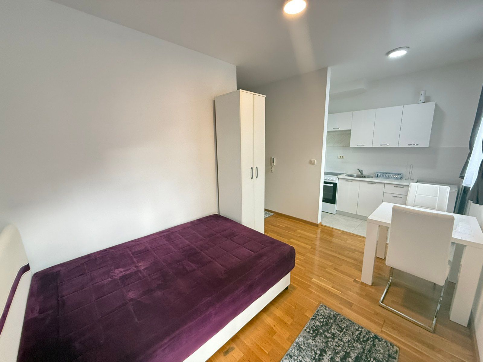 amforaproperty.com/Moderno opremljen studio apartman u Budvi (Izdavanje na duzi period)