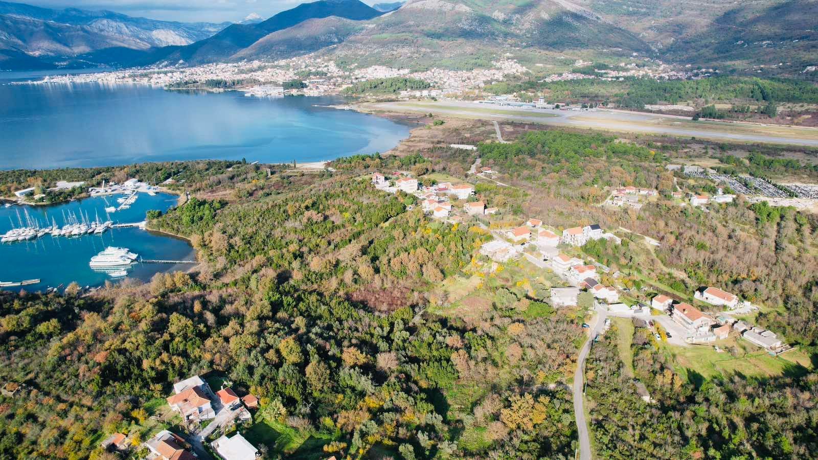 amforaproperty.com/Urbanizovan plac 3.789 m² s prelepim pogledom na more, Tivat-Mrčevac