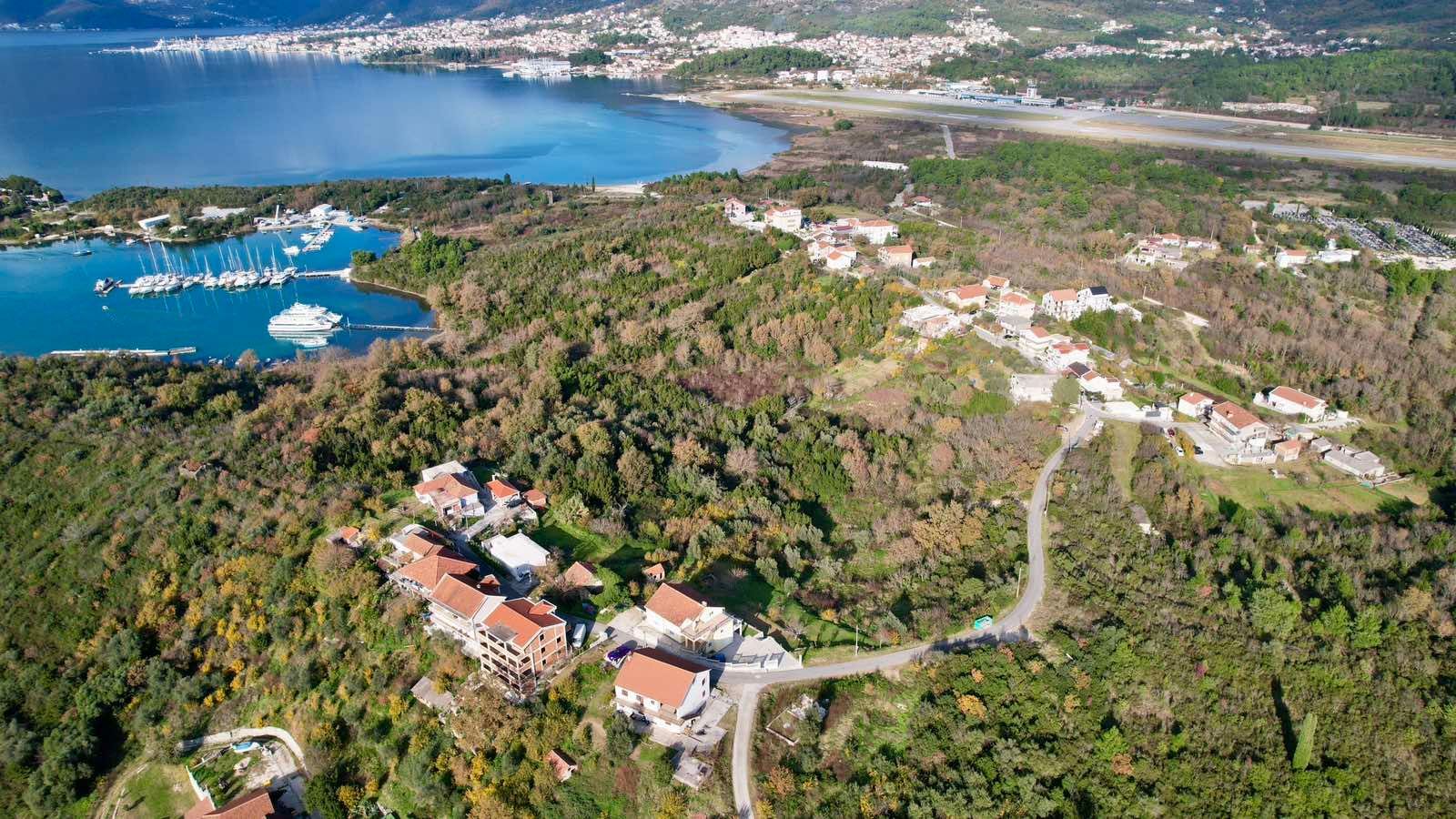 amforaproperty.com/Urbanizovan plac 3.789 m² s prelepim pogledom na more, Tivat-Mrčevac