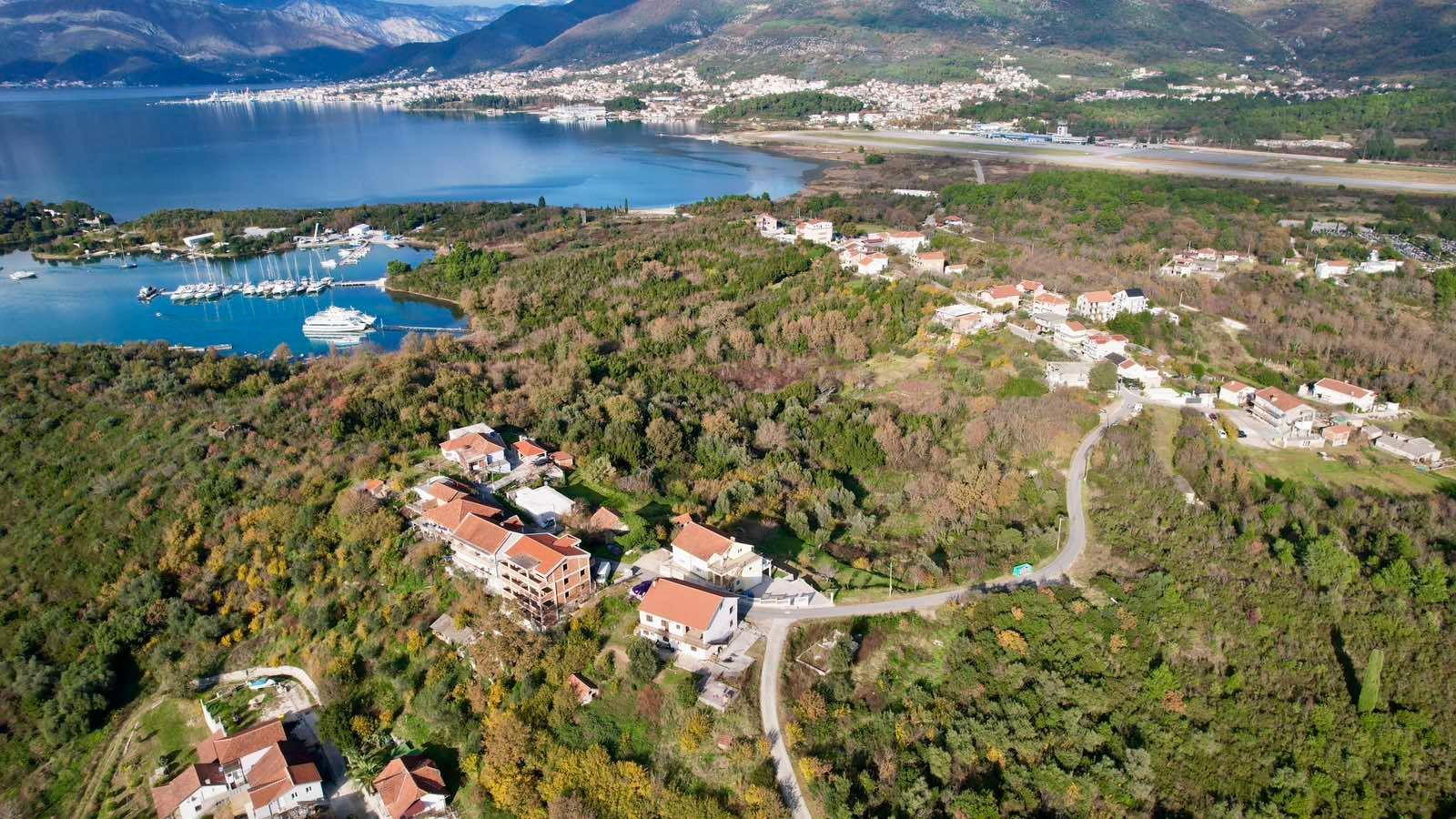 amforaproperty.com/Urbanizovan plac 3.789 m² s prelepim pogledom na more, Tivat-Mrčevac