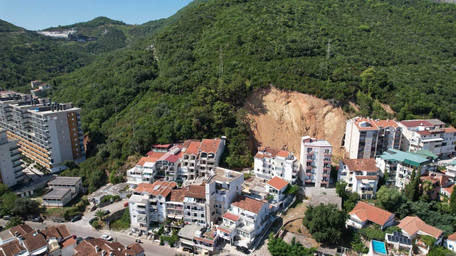 amforaproperty.com/Urbanizovani plac 3.000 m² sa projektom i pogledom na more, Budva – Izvanredna investiciona prilika!