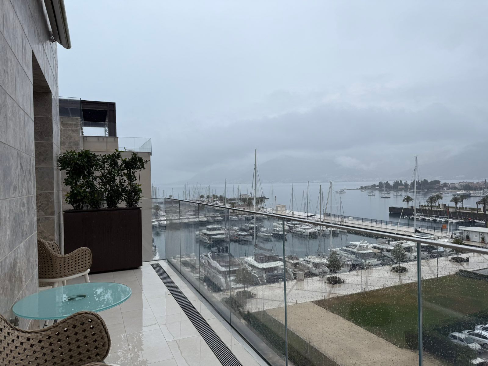 amforaproperty.com/Jednosoban apartman 68 m² sa predivnim pogledom na more u prvom redu – Regent, Porto Montenegro, Tivat