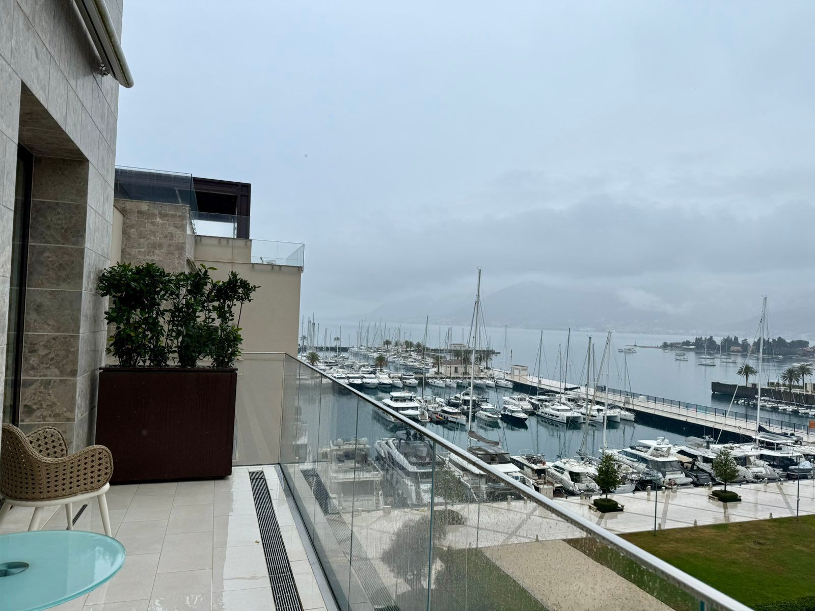 amforaproperty.com/Jednosoban apartman 68 m² sa predivnim pogledom na more u prvom redu – Regent, Porto Montenegro, Tivat