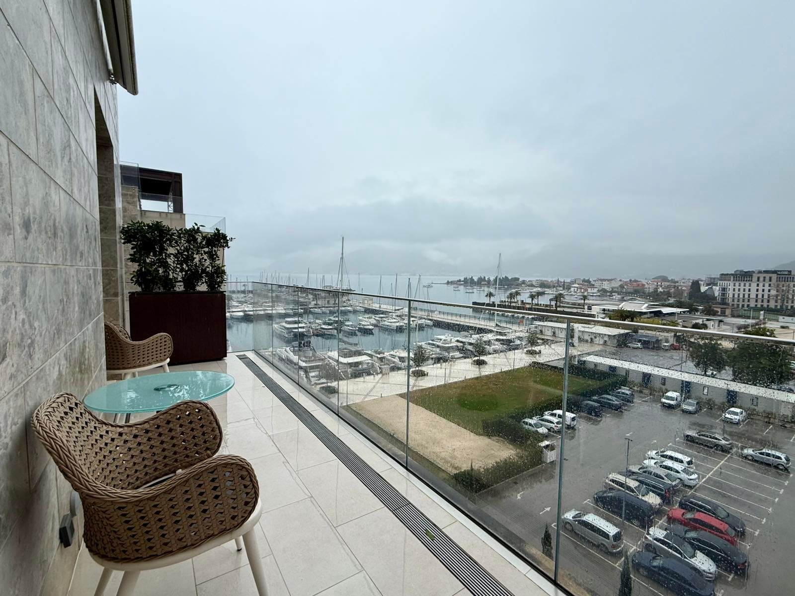 amforaproperty.com/Jednosoban apartman 68 m² sa predivnim pogledom na more u prvom redu – Regent, Porto Montenegro, Tivat