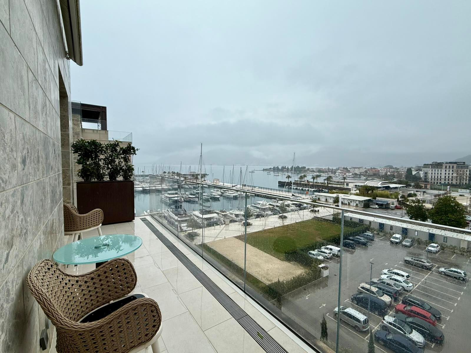 amforaproperty.com/Jednosoban apartman 68 m² sa predivnim pogledom na more u prvom redu – Regent, Porto Montenegro, Tivat