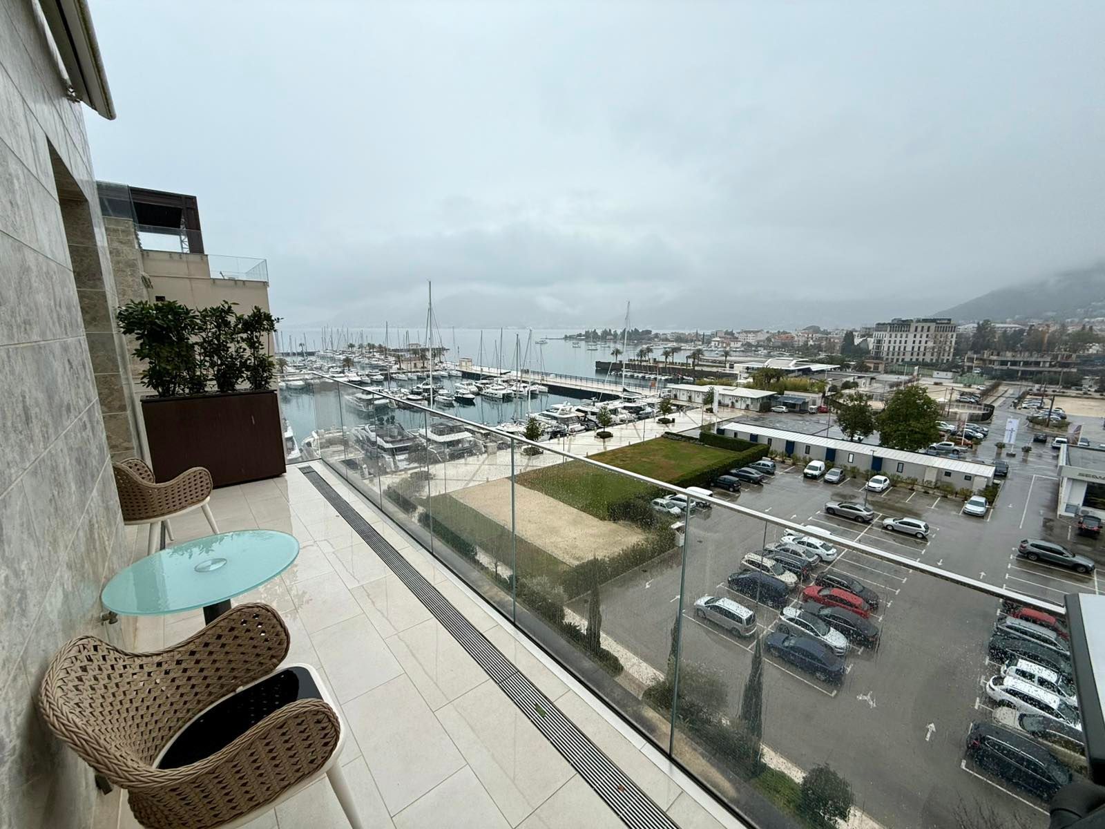 amforaproperty.com/Jednosoban apartman 68 m² sa predivnim pogledom na more u prvom redu – Regent, Porto Montenegro, Tivat