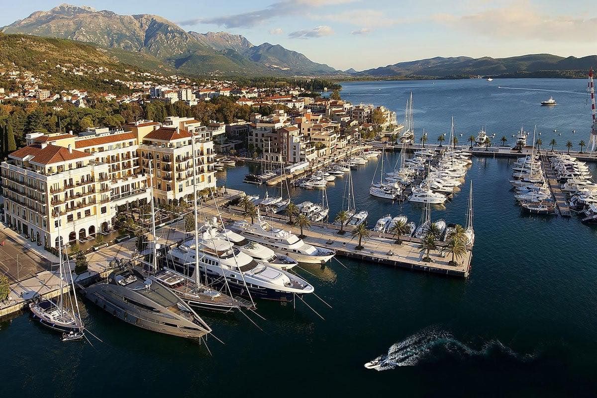 amforaproperty.com/Jednosoban apartman 68 m² sa predivnim pogledom na more u prvom redu – Regent, Porto Montenegro, Tivat