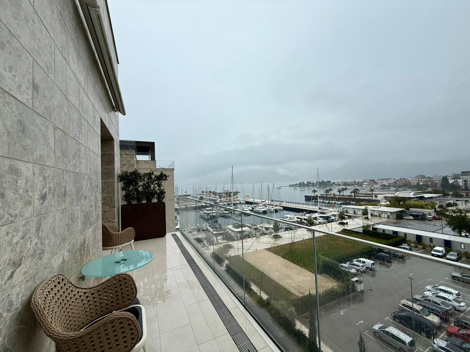 amforaproperty.com/Jednosoban apartman 68 m² sa predivnim pogledom na more u prvom redu – Regent, Porto Montenegro, Tivat