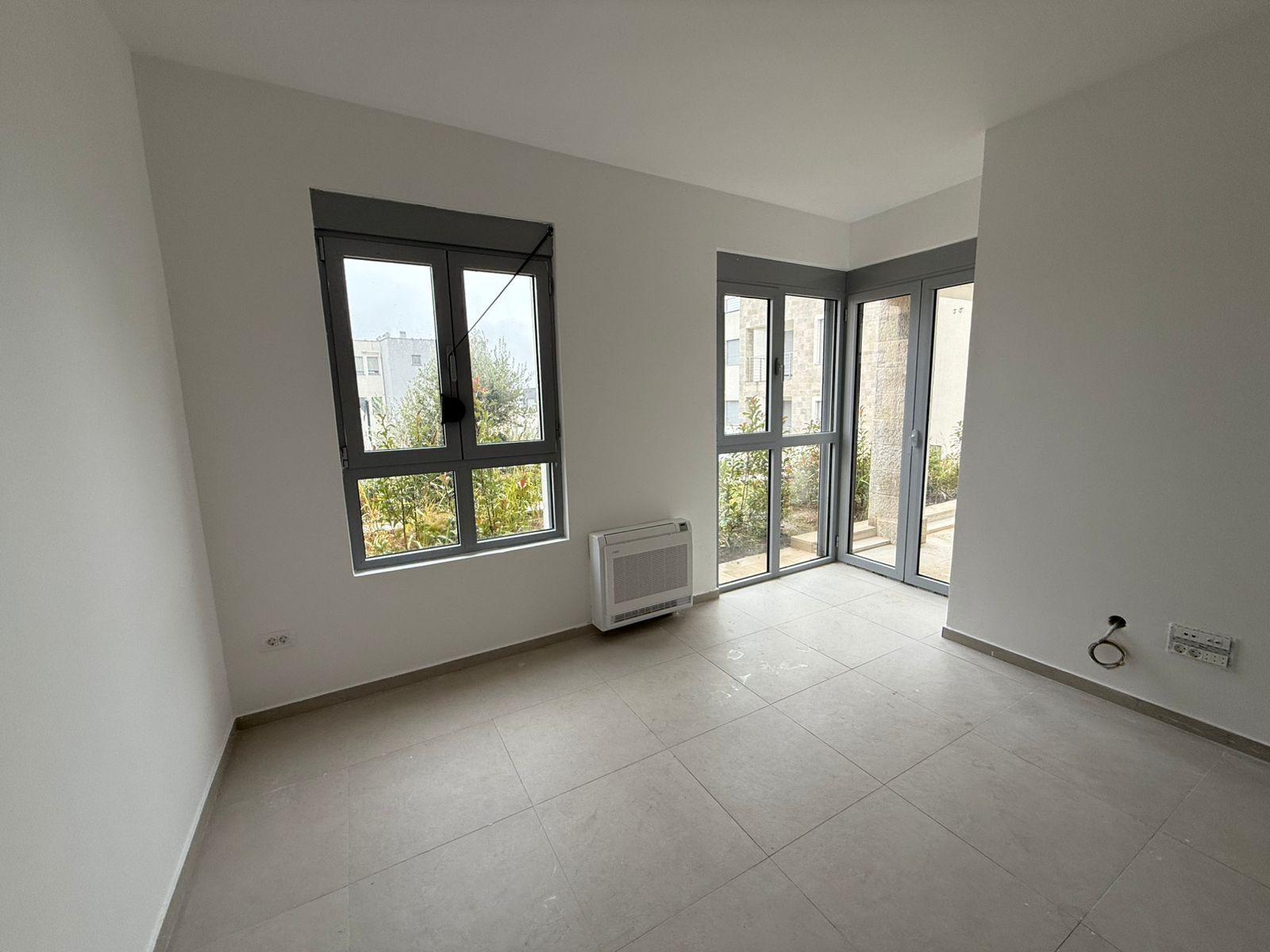 amforaproperty.com/Nov jednosoban stan 45m² sa pogledom na more, u kompleksu sa bazenom, Tivat