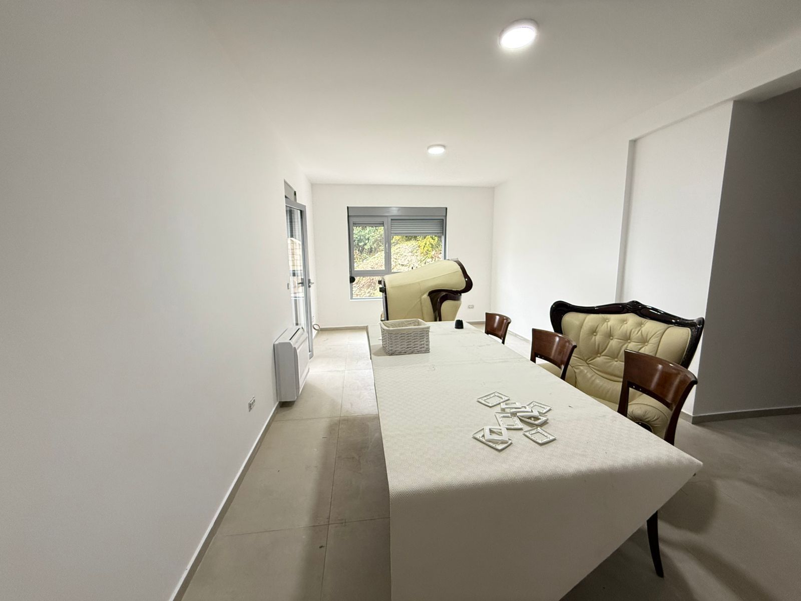 amforaproperty.com/Trosoban namesten stan 90m2sa pogledom na more, u kompleksu sa bazenom, Tivat