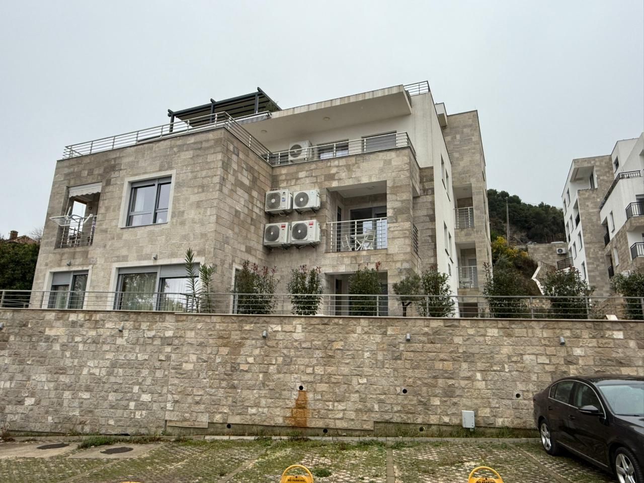 amforaproperty.com/Luksuzan dvosoban stan 65m²+50m2 terase sa panoramskim pogledom na more, u kompleksu sa bazenom, Tivat