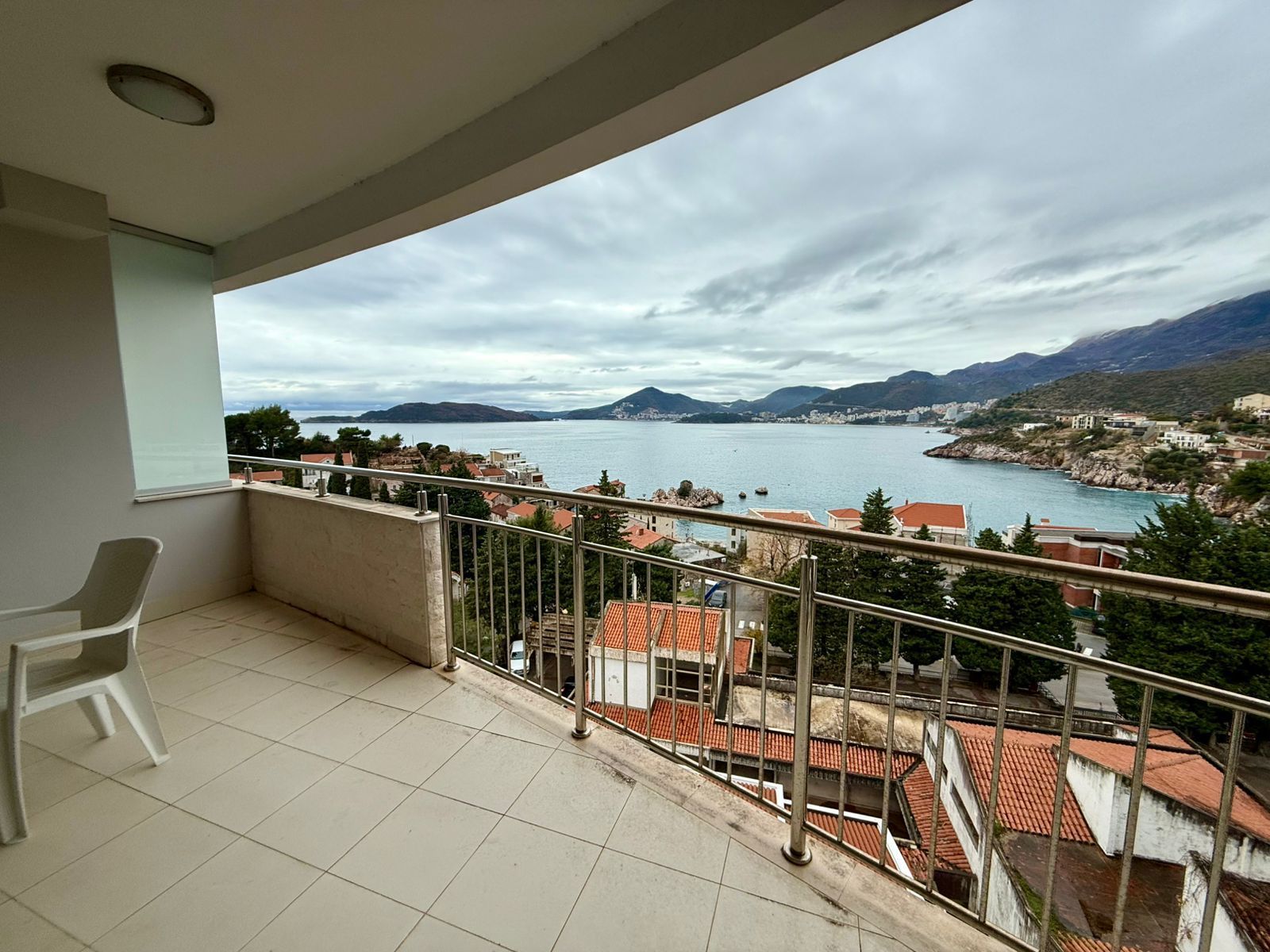 amforaproperty.com/Pržno - Jednosoban stan 72m² sa panoramskim pogledom na more, 150 metara od plaže