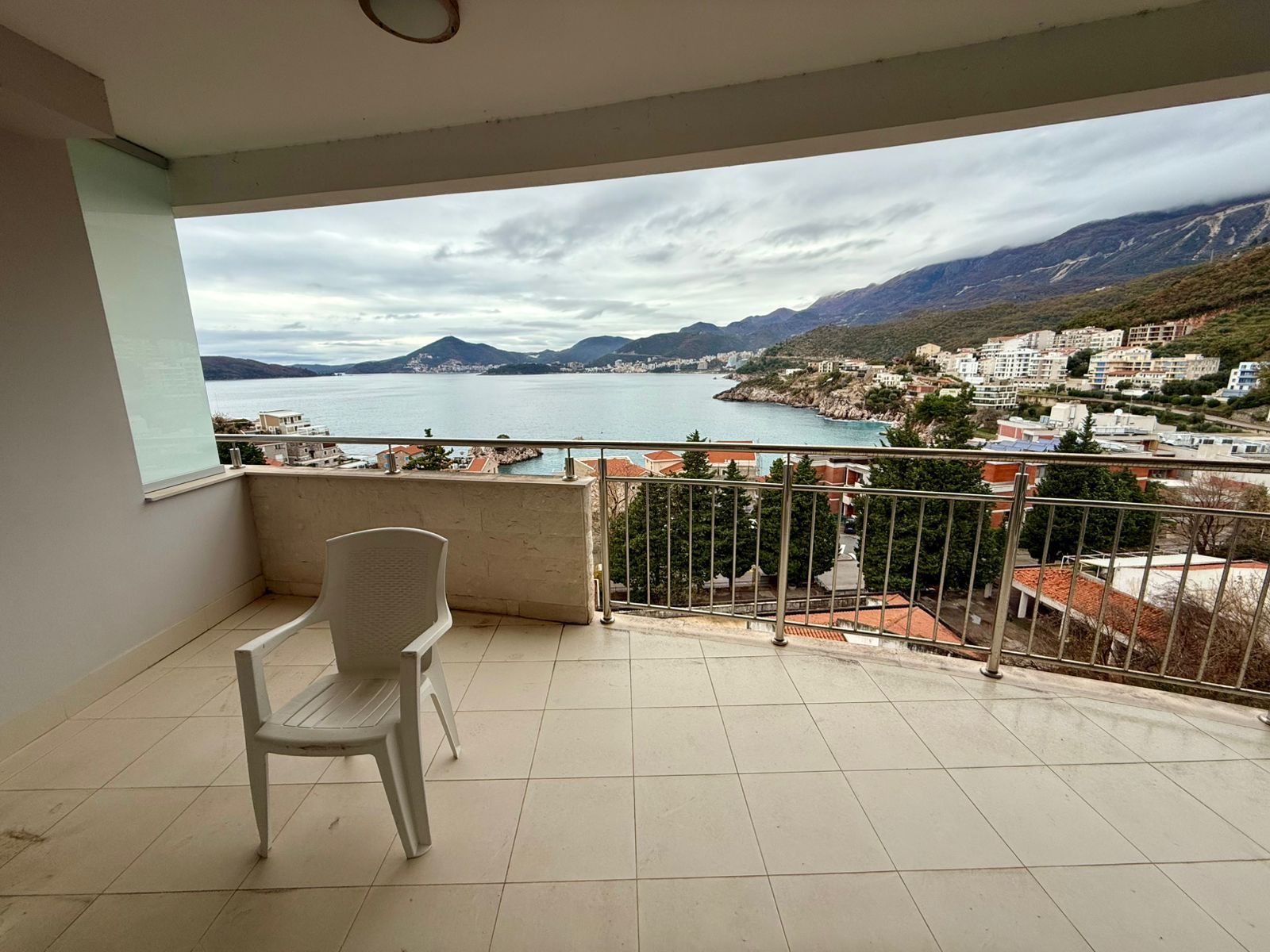 amforaproperty.com/Pržno - Jednosoban stan 72m² sa panoramskim pogledom na more, 150 metara od plaže