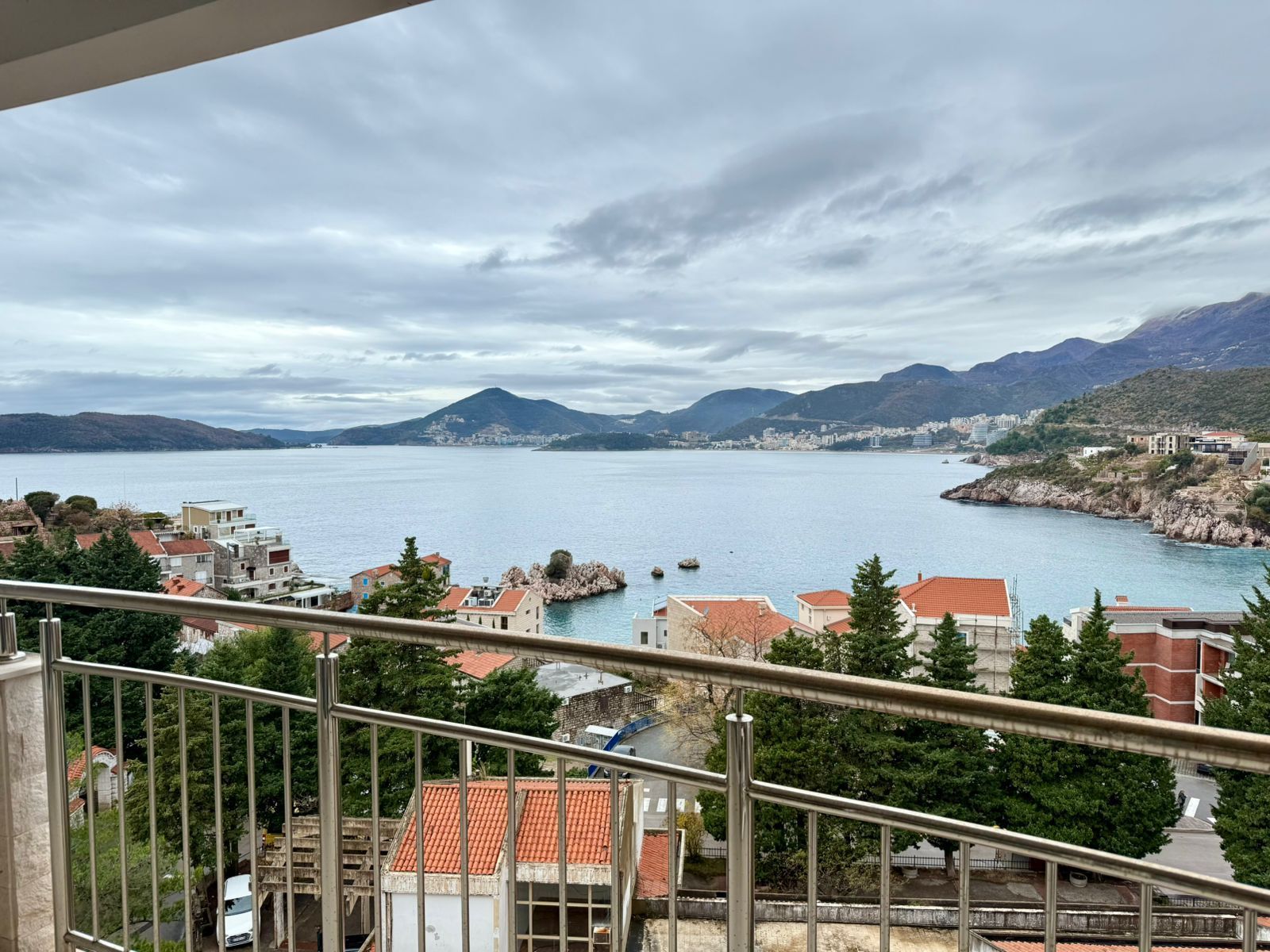 amforaproperty.com/Pržno - Jednosoban stan 72m² sa panoramskim pogledom na more, 150 metara od plaže