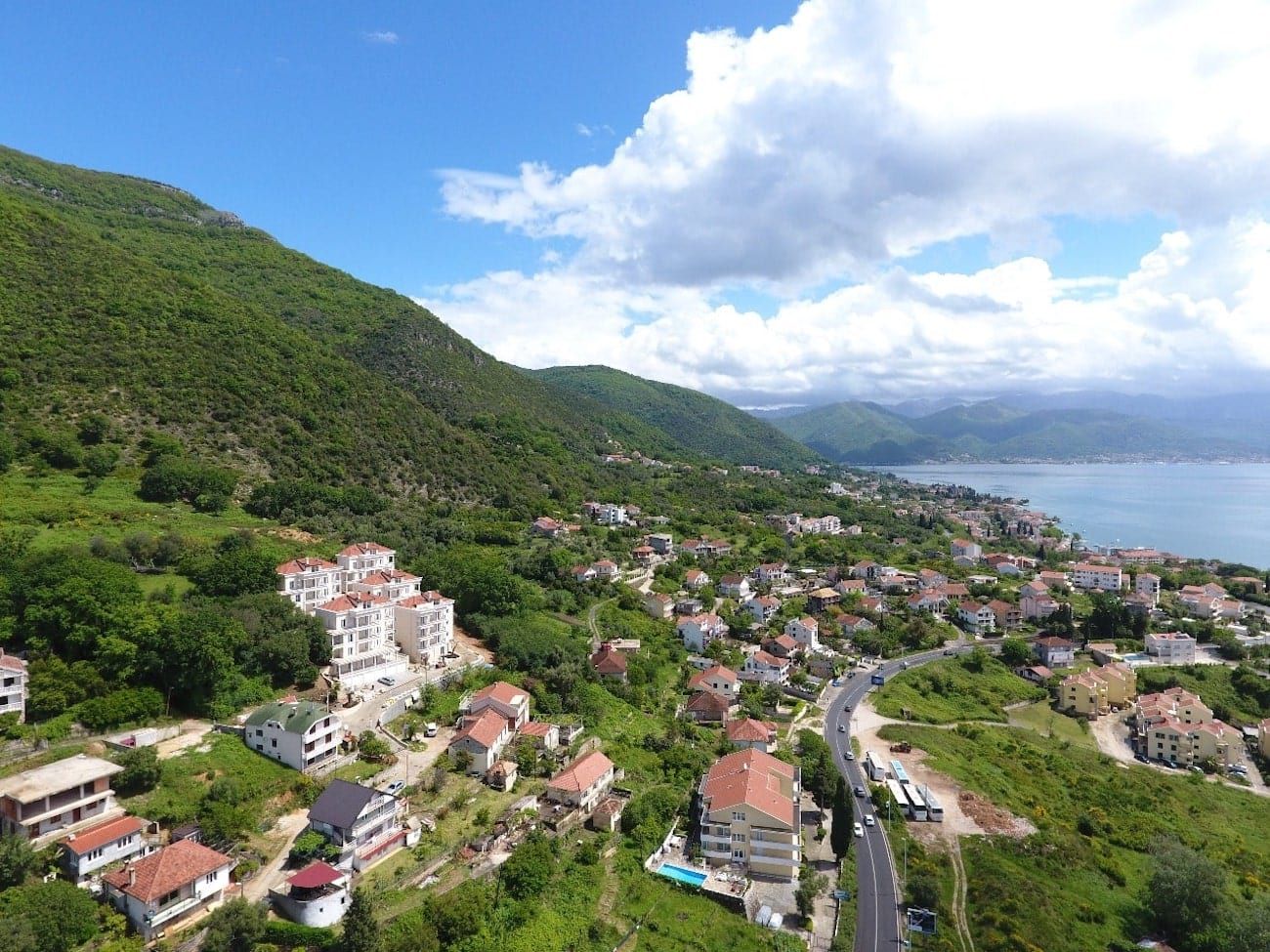 amforaproperty.com/Dupleks apartman 121.7m2 + 42.6m2 terase u luksuznom kompleksu u naselju Đenovići, Herceg Novi.