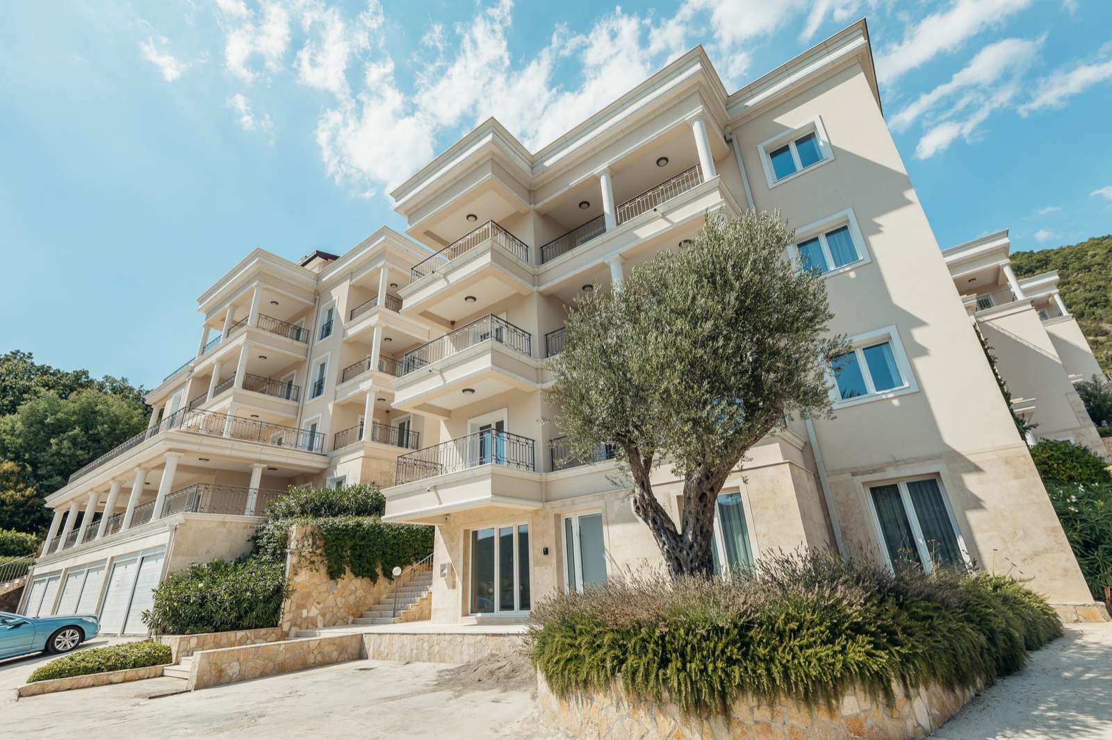 amforaproperty.com/Dupleks apartman 121.7m2 + 42.6m2 terase u luksuznom kompleksu u naselju Đenovići, Herceg Novi.