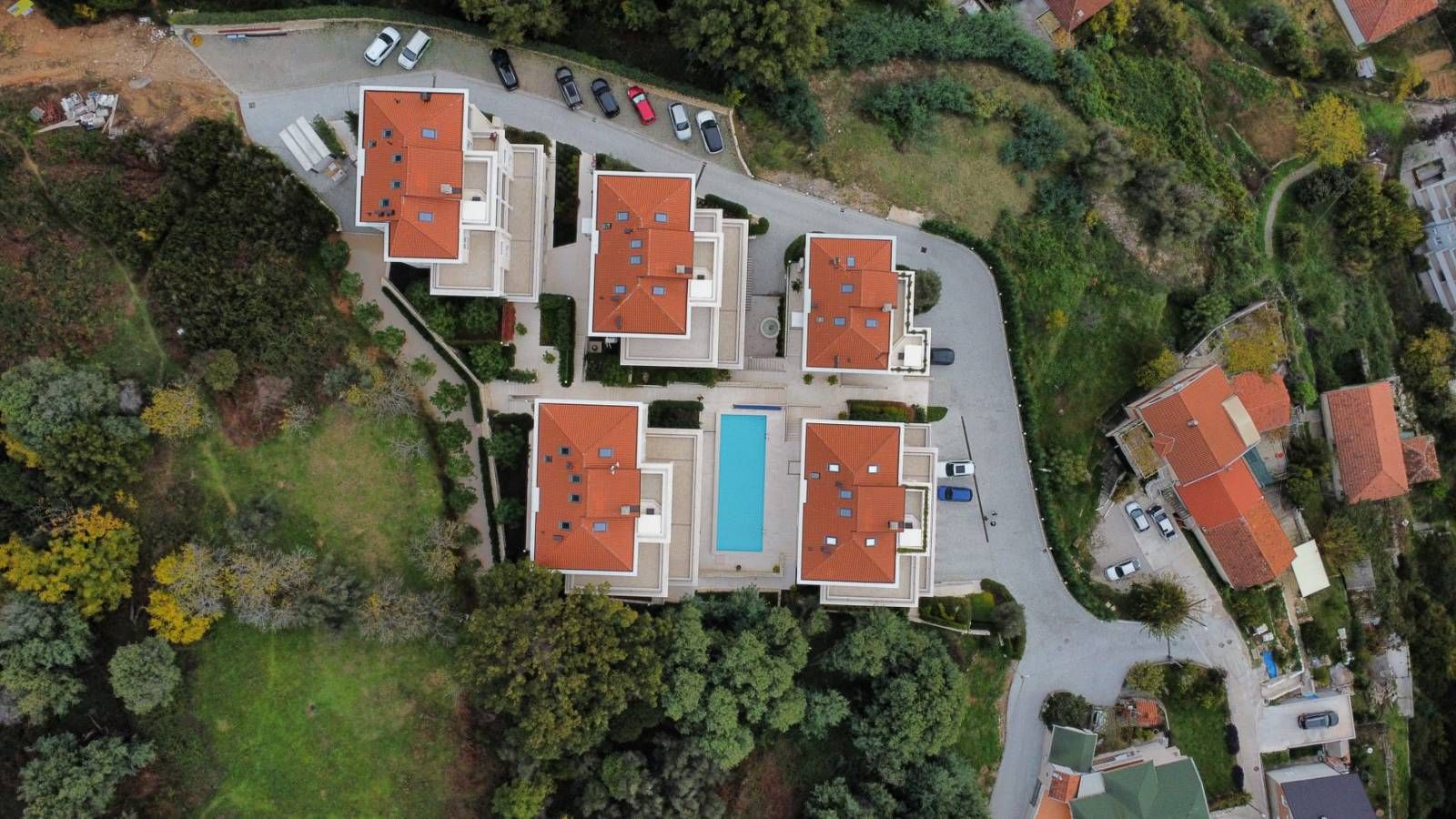 amforaproperty.com/Dupleks apartman 121.7m2 + 42.6m2 terase u luksuznom kompleksu u naselju Đenovići, Herceg Novi.