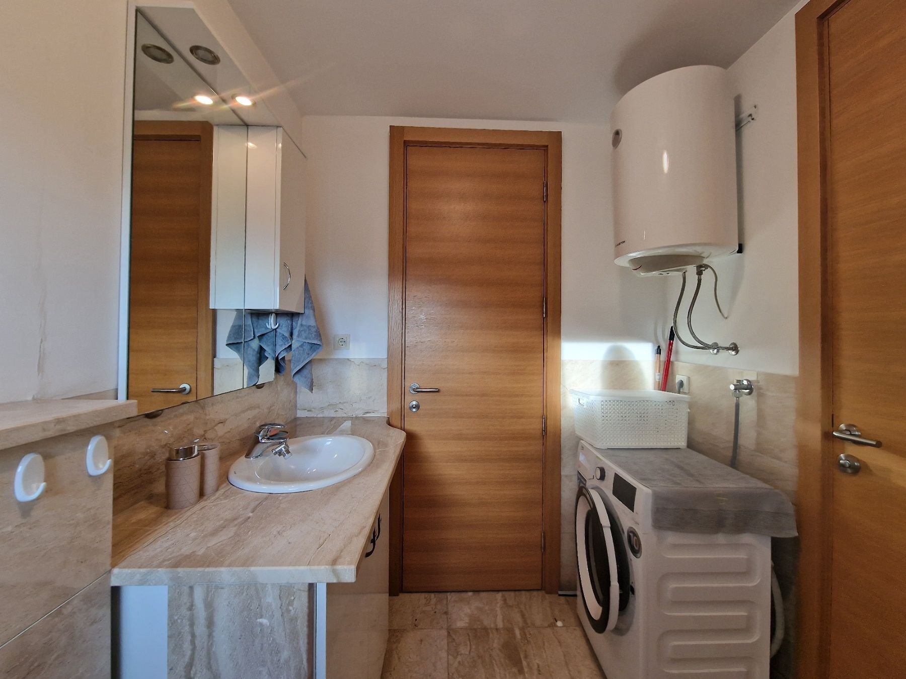 amforaproperty.com/Jednosoban moderno opremljen stan sa pogledom na more i garaznim mestom, Budva (NA DUZI PERIOD)