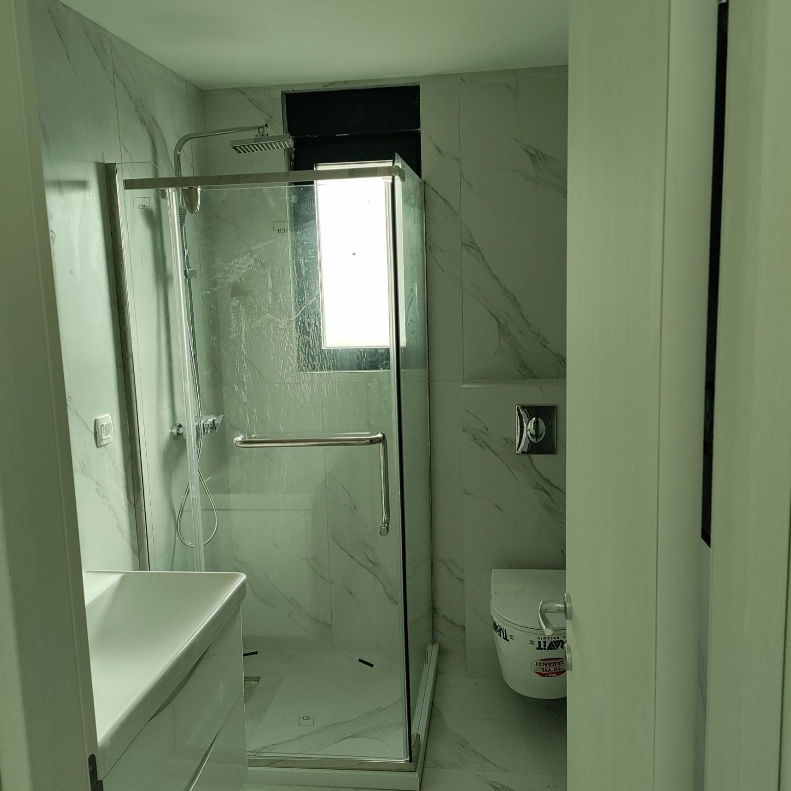 IZDAVANJE-Novoizgrađeni apart-hotel sa 18 stanova, 1600 m², na prvoj liniji do mora, sa garažnim mestima i pogledom na more - Amfora Real Estate