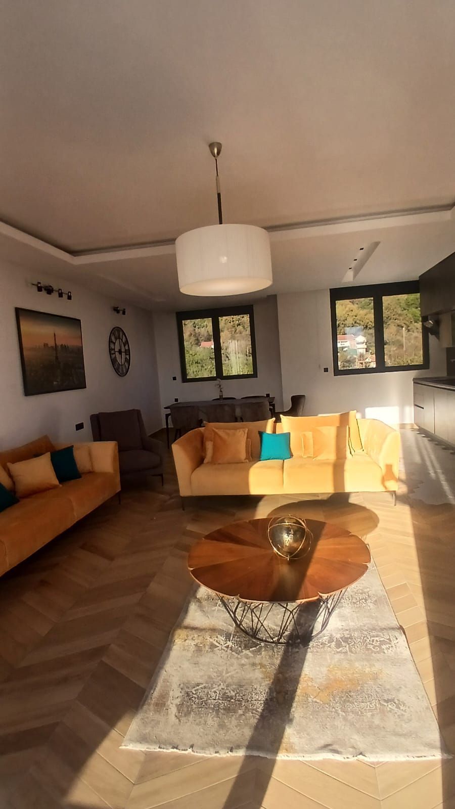 amforaproperty.com/Luksuzan Penthouse od 100m² + Prostrana Krovna Terasa sa Panoramskim Pogledom na More i Đakuzi Kadom – Budva