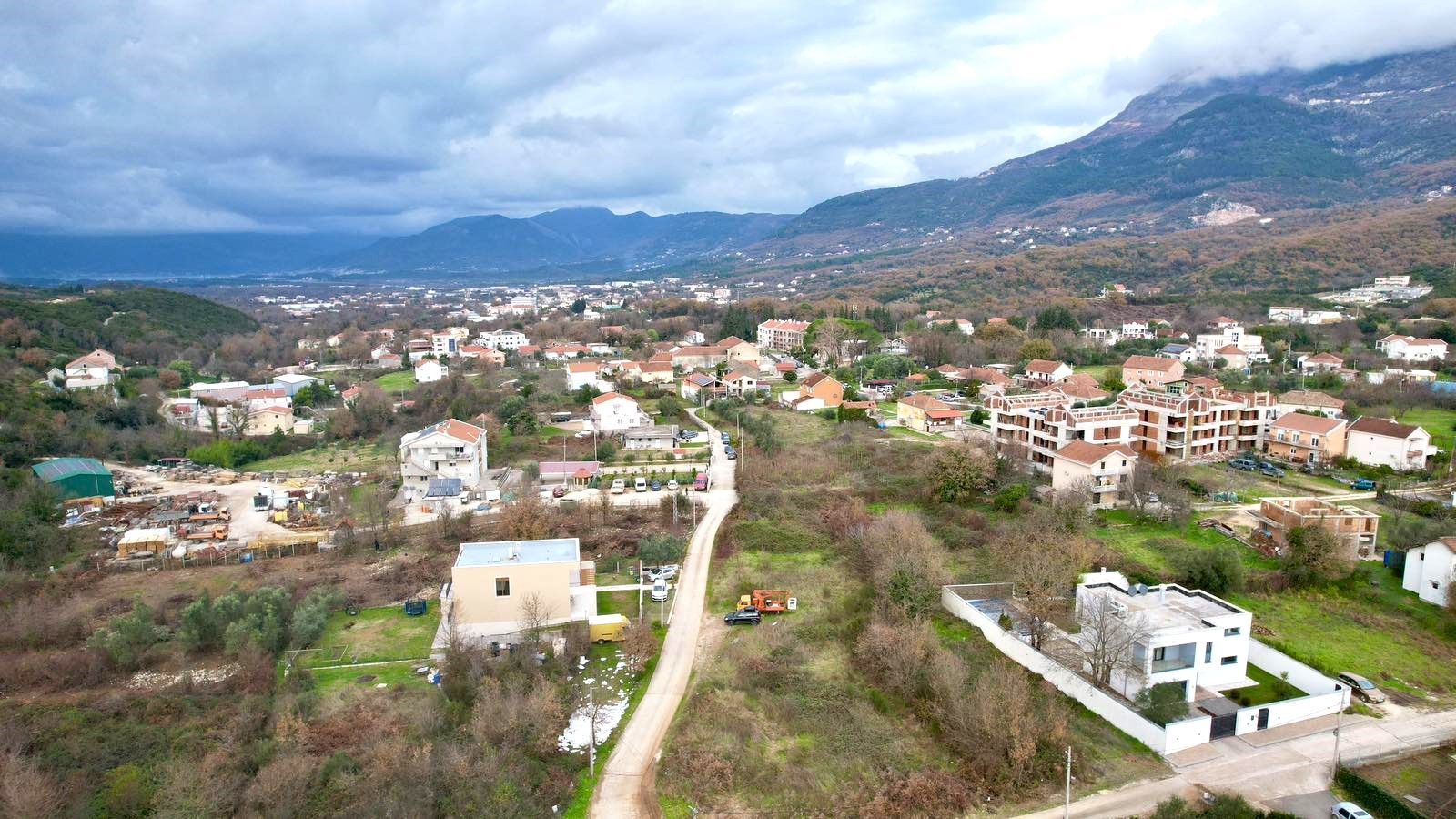 amforaproperty.com/Radanovici,Kotor-Gradjevinsko zemljiste 1142m2