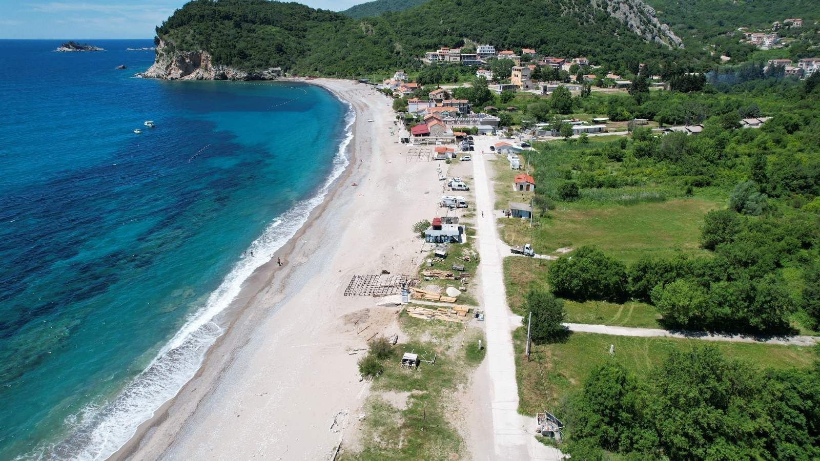 amforaproperty.com/Urbanizovan plac 1626m2 na samo 100m od mora, Buljarica