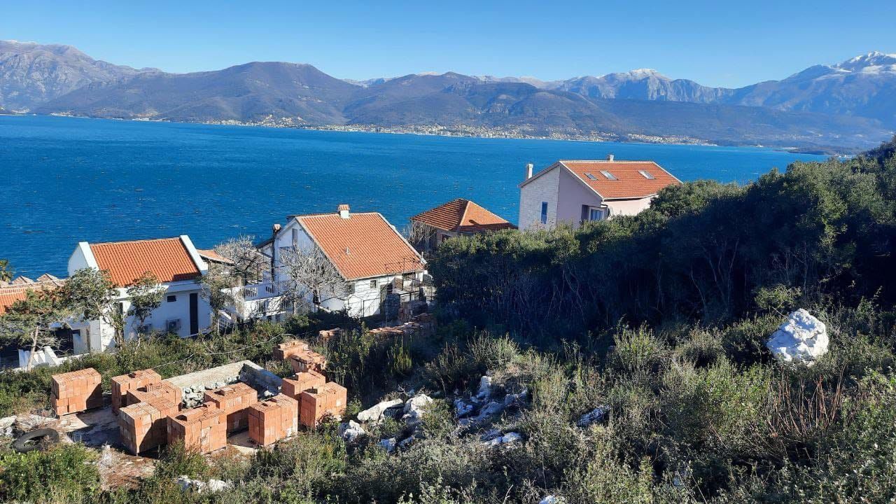 amforaproperty.com/Urbanizovan plac od 453 m² sa prelepim pogledom na more, 100 metara od mora, Krašici, Tivat