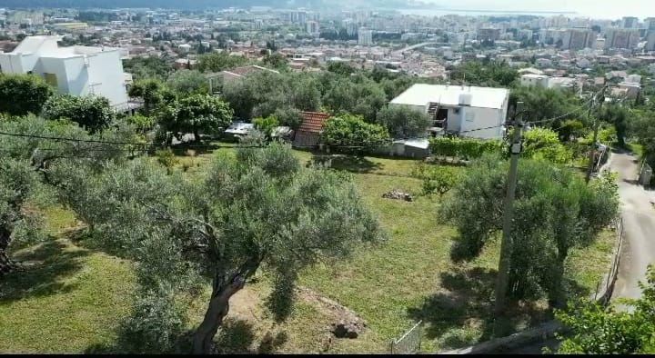 amforaproperty.com/Prodaja kuće od 154 m² sa prostranim placem od 1200 m² i prelepim pogledom na grad i more, Marovići, Bar