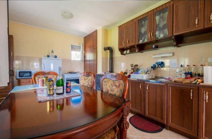 amforaproperty.com/Prodaja kuće od 154 m² sa prostranim placem od 1200 m² i prelepim pogledom na grad i more, Marovići, Bar
