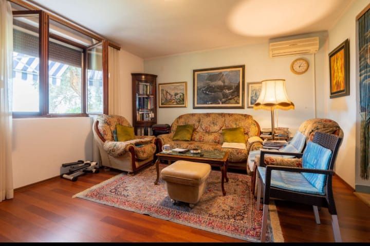amforaproperty.com/Prodaja kuće od 154 m² sa prostranim placem od 1200 m² i prelepim pogledom na grad i more, Marovići, Bar