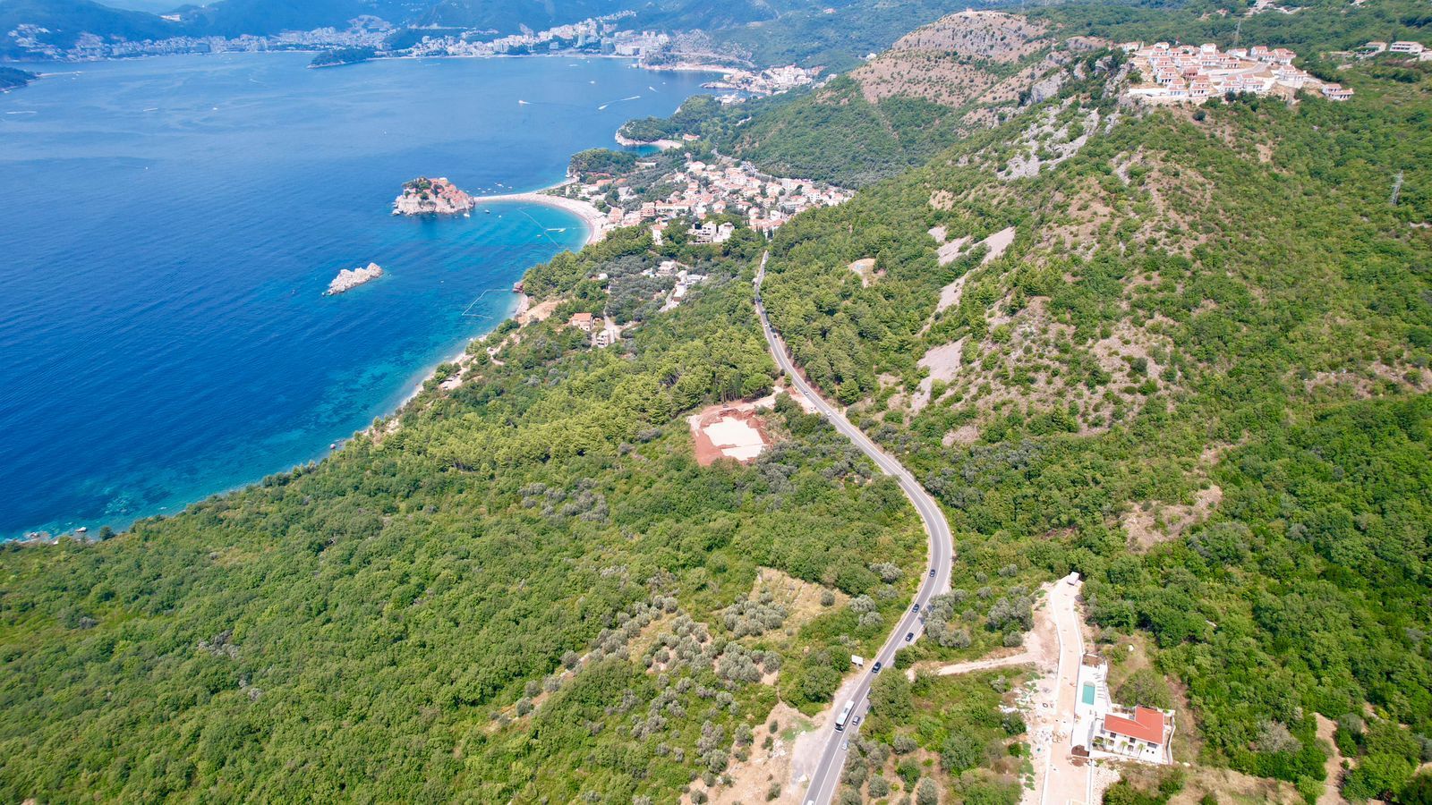 Prodaja građevinskog zemljista 2.682 m² za izgradnju 5 luksuznih vila sa pogledom na more – Blizikuće, Budva - Amfora Real Estate