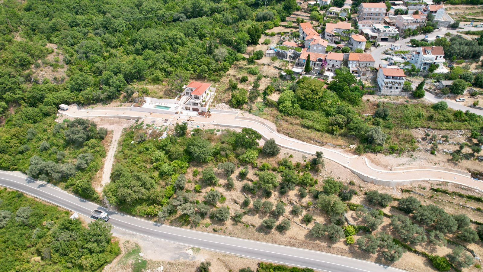 Prodaja građevinskog zemljista 2.682 m² za izgradnju 5 luksuznih vila sa pogledom na more – Blizikuće, Budva - Amfora Real Estate