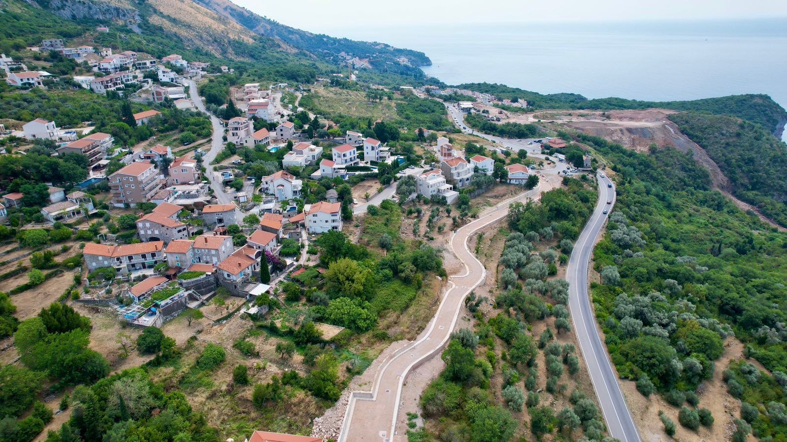 Prodaja građevinskog zemljista 2.682 m² za izgradnju 5 luksuznih vila sa pogledom na more – Blizikuće, Budva - Amfora Real Estate