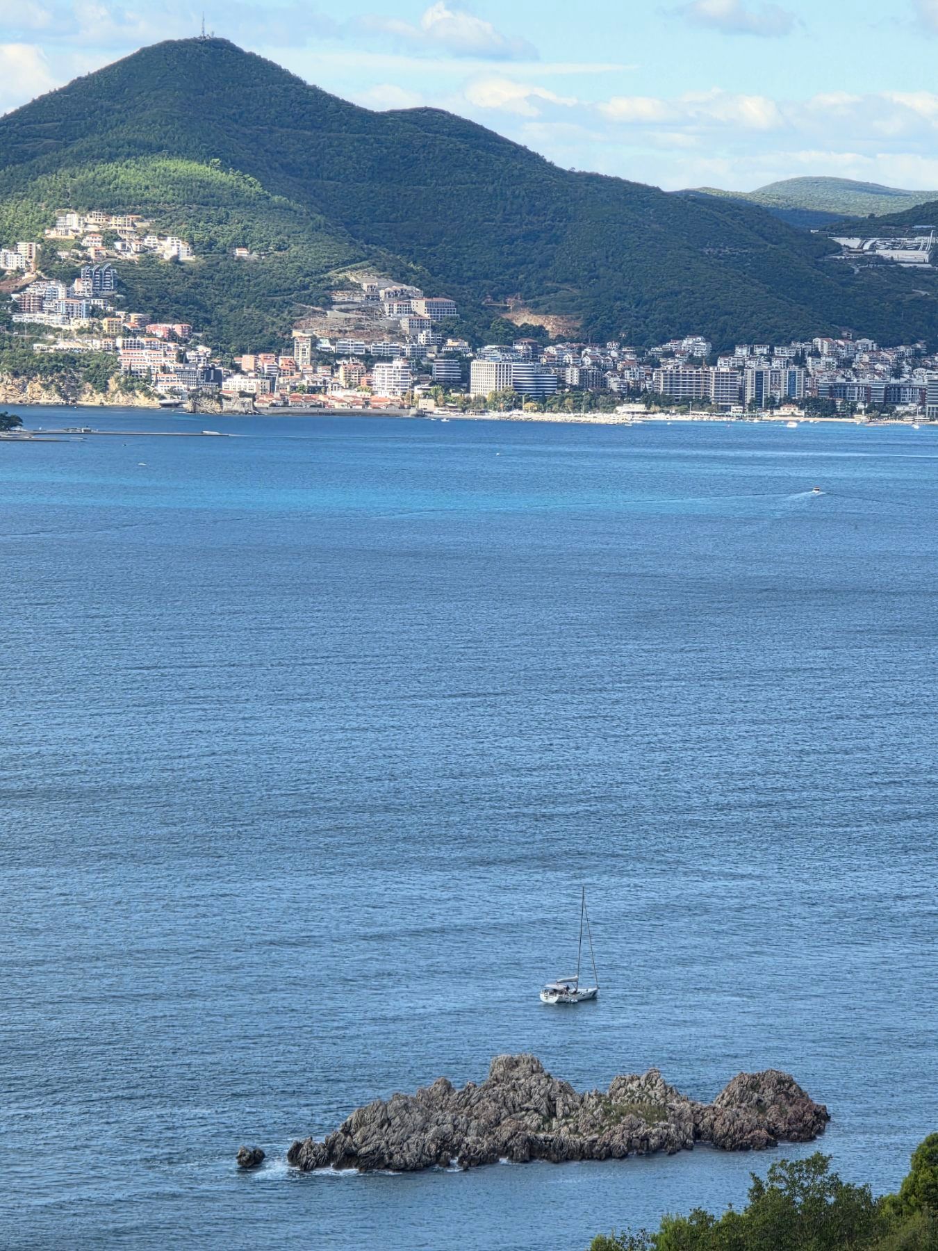 Prodaja građevinskog zemljista 2.682 m² za izgradnju 5 luksuznih vila sa pogledom na more – Blizikuće, Budva - Amfora Real Estate