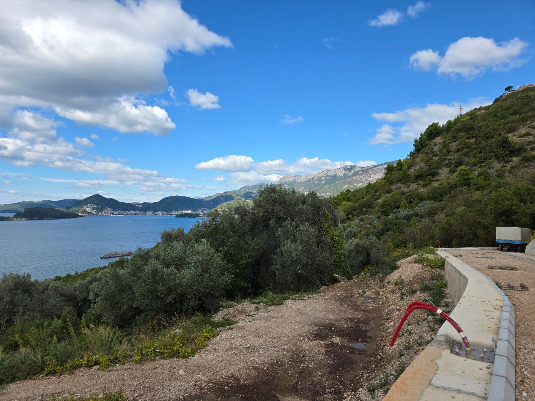 Prodaja građevinskog zemljista 2.682 m² za izgradnju 5 luksuznih vila sa pogledom na more – Blizikuće, Budva - Amfora Real Estate