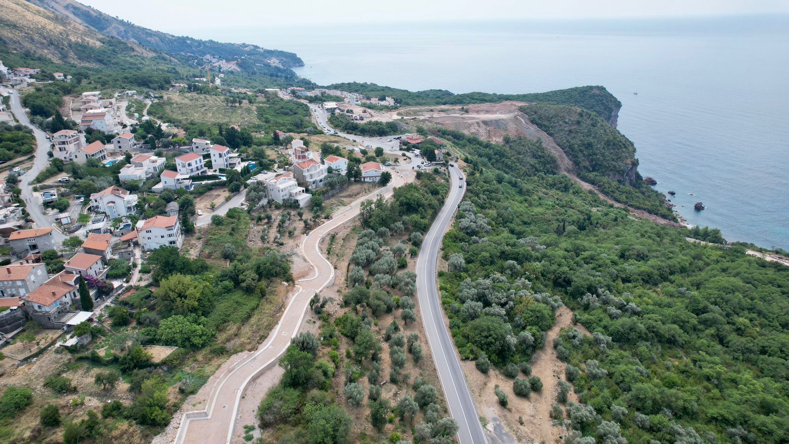 Prodaja građevinskog zemljista 2.682 m² za izgradnju 5 luksuznih vila sa pogledom na more – Blizikuće, Budva - Amfora Real Estate