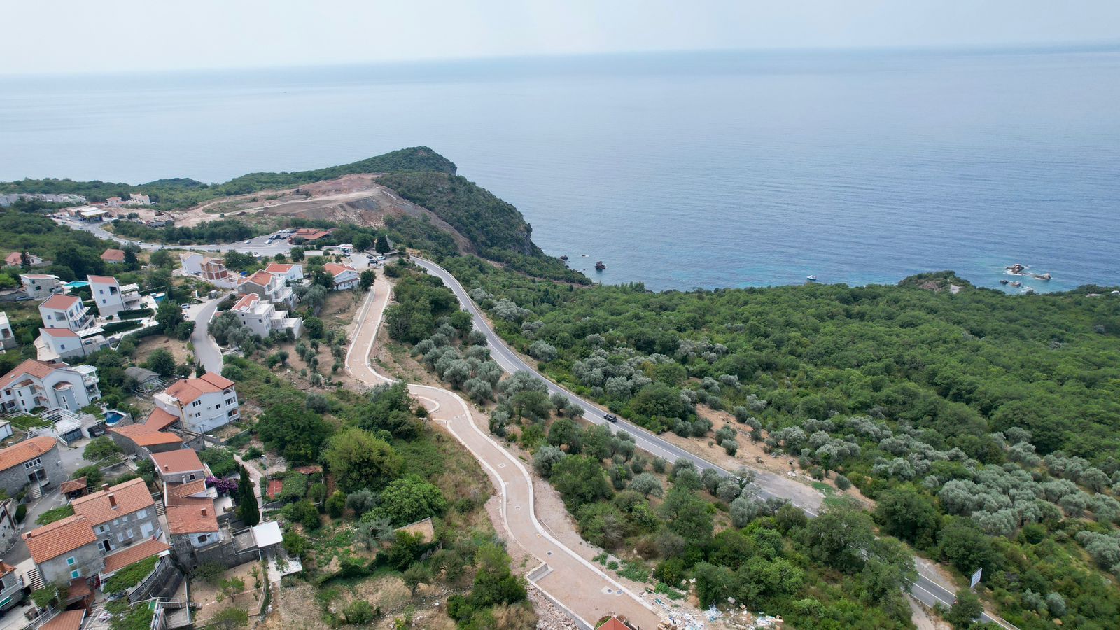 Prodaja građevinskog zemljista 2.682 m² za izgradnju 5 luksuznih vila sa pogledom na more – Blizikuće, Budva - Amfora Real Estate