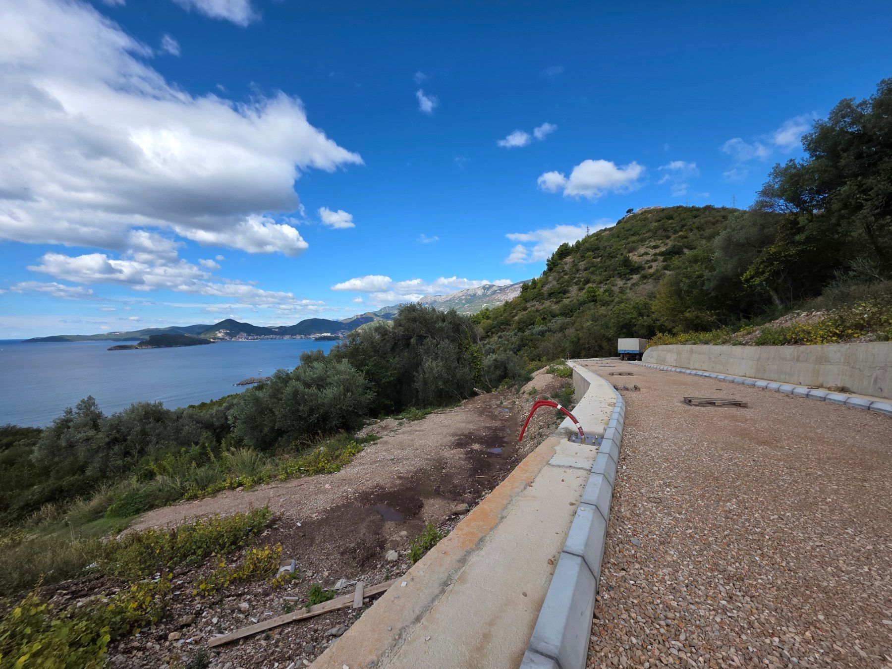 Prodaja građevinskog zemljista 2.682 m² za izgradnju 5 luksuznih vila sa pogledom na more – Blizikuće, Budva - Amfora Real Estate