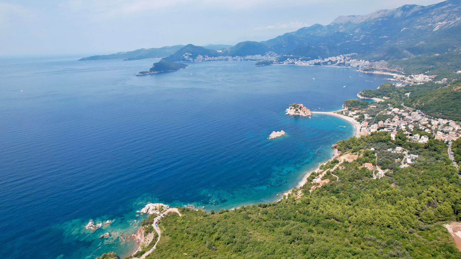 Prodaja građevinskog zemljista 2.682 m² za izgradnju 5 luksuznih vila sa pogledom na more – Blizikuće, Budva - Amfora Real Estate