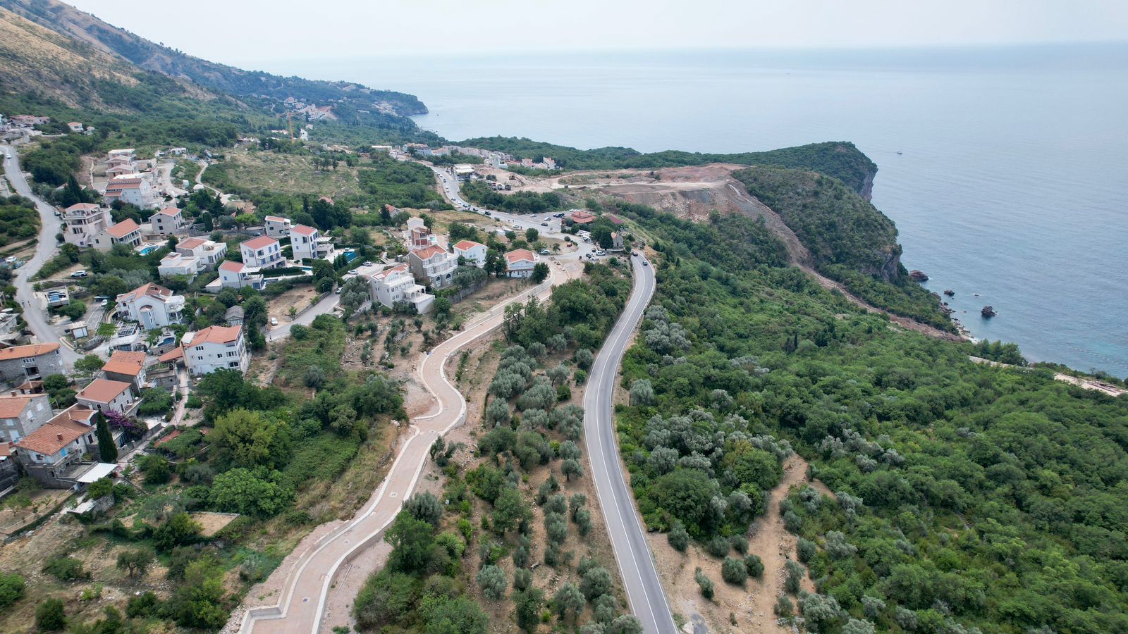 Prodaja građevinskog zemljista 2.682 m² za izgradnju 5 luksuznih vila sa pogledom na more – Blizikuće, Budva - Amfora Real Estate